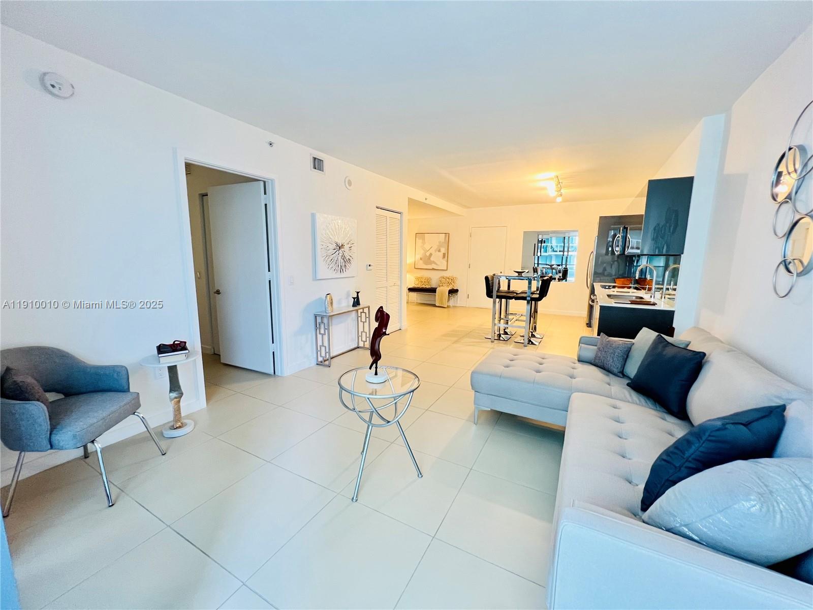 31 SE 6th St #2204, Miami FL 33131