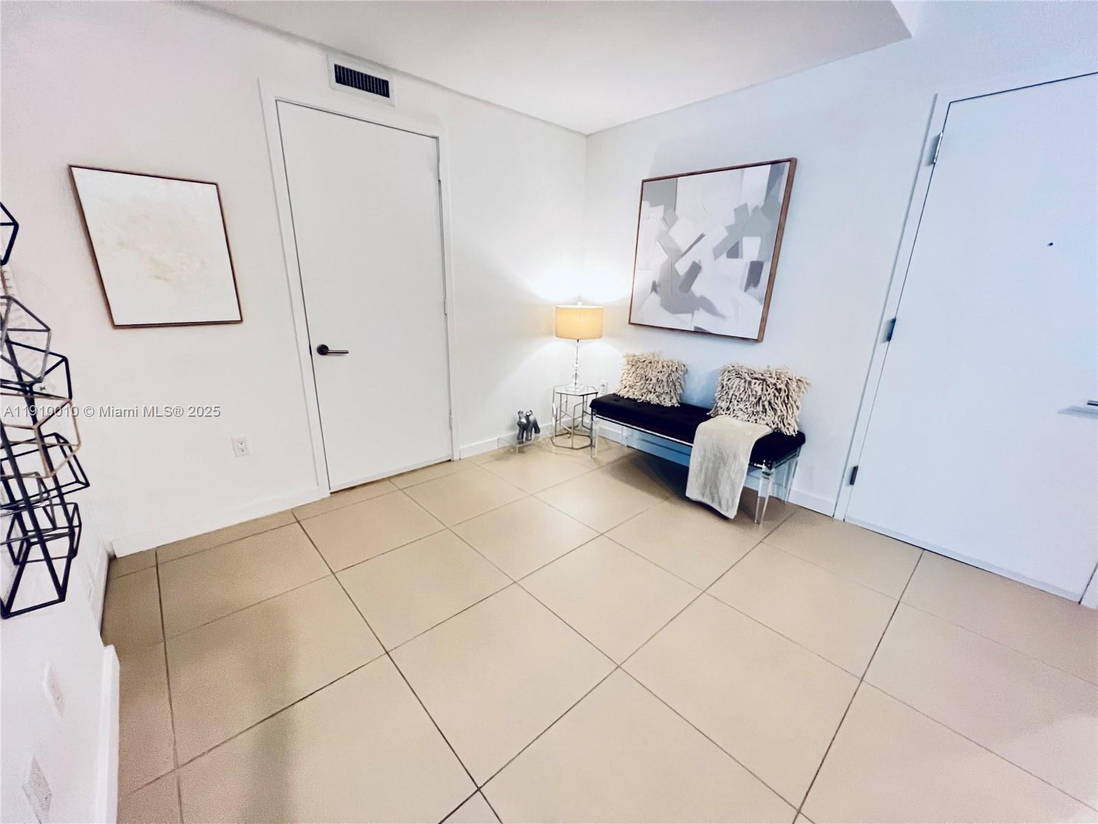 31 SE 6th St #2204, Miami FL 33131