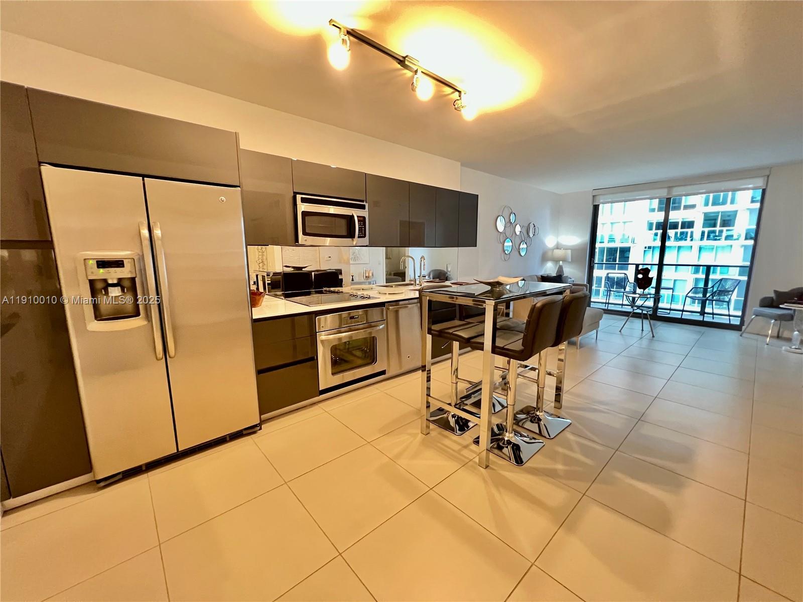 31 SE 6th St #2204, Miami FL 33131