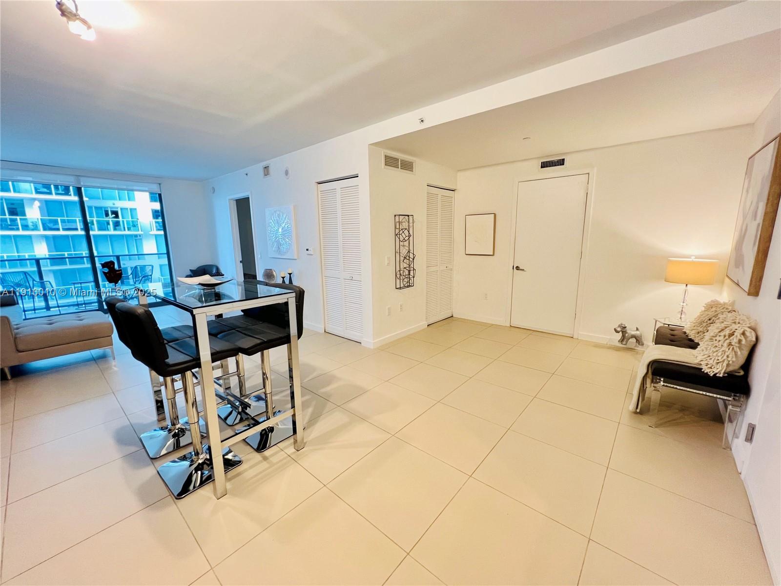 31 SE 6th St #2204, Miami FL 33131
