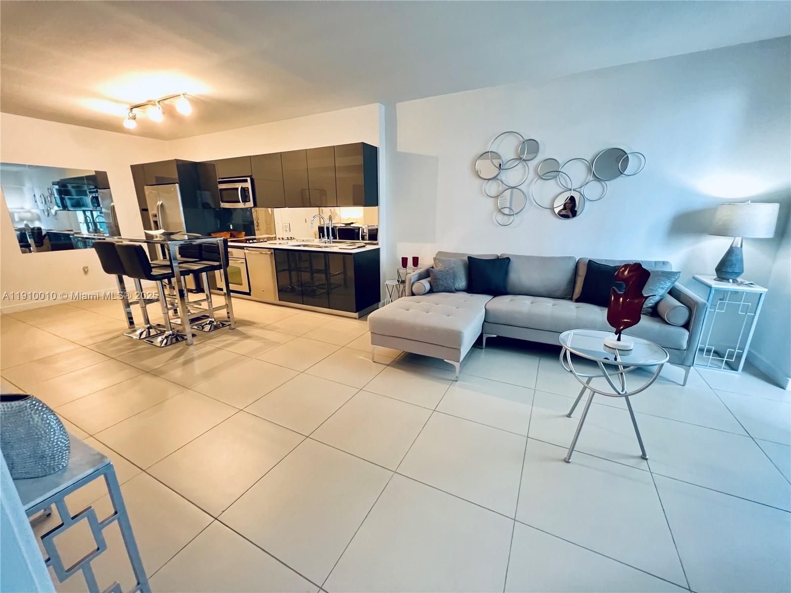 31 SE 6th St #2204, Miami FL 33131