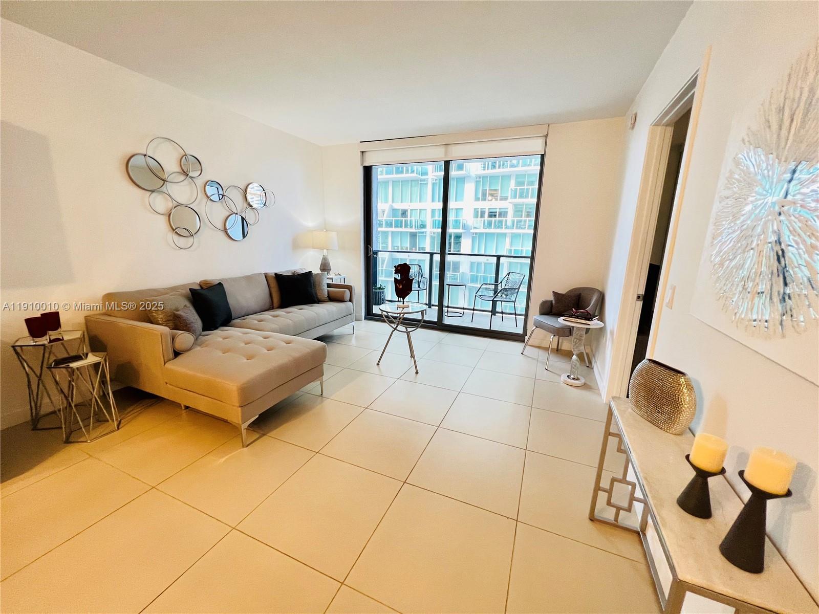 31 SE 6th St #2204, Miami FL 33131