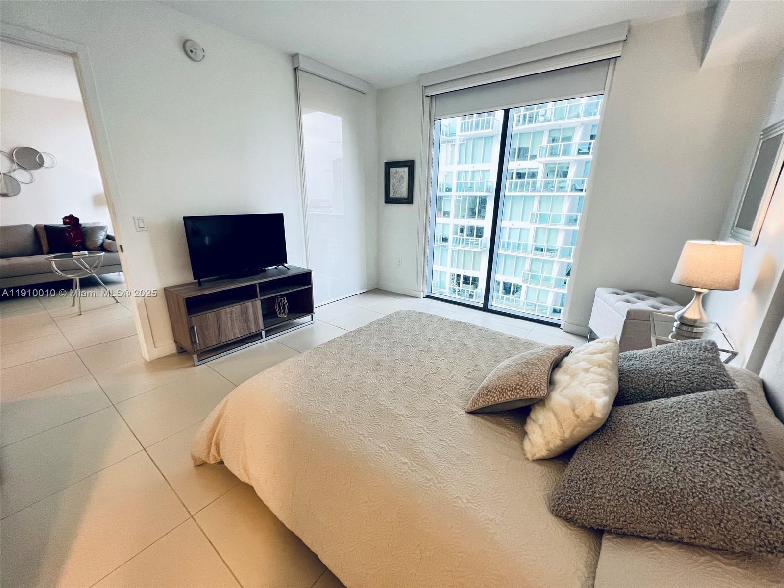 31 SE 6th St #2204, Miami FL 33131