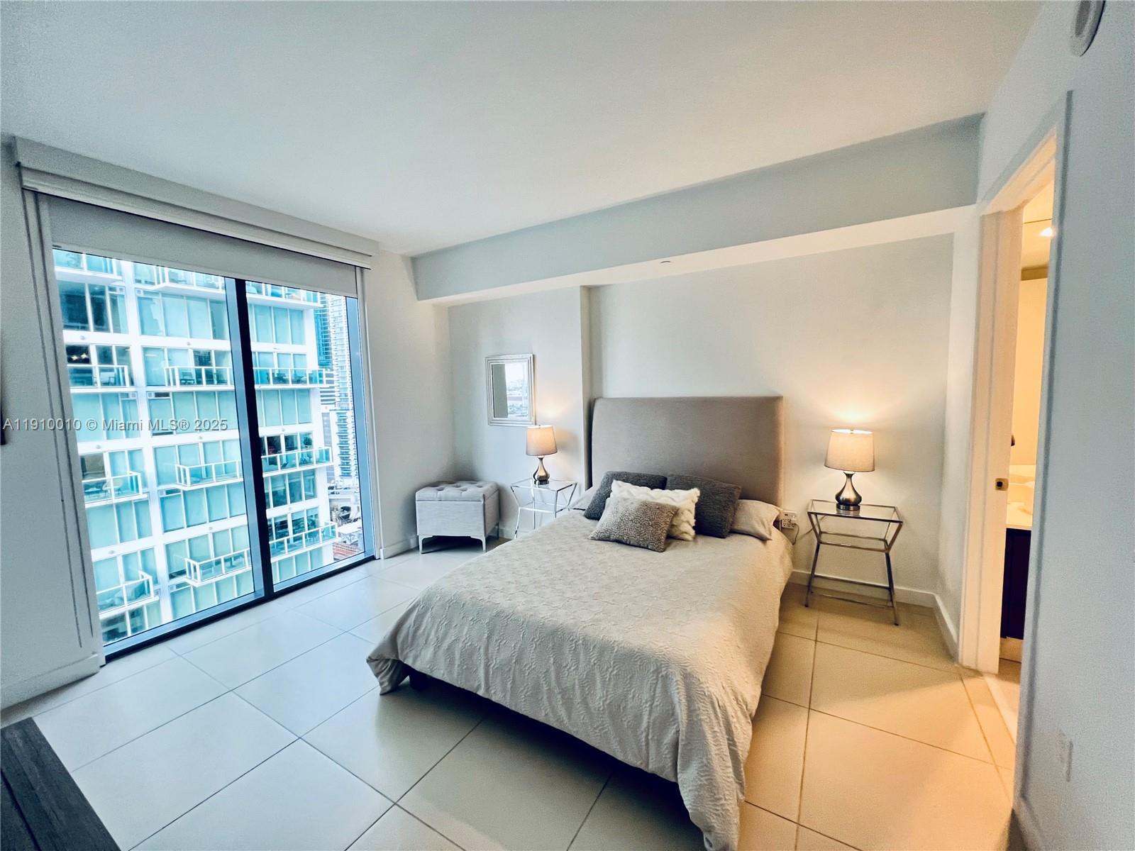 31 SE 6th St #2204, Miami FL 33131