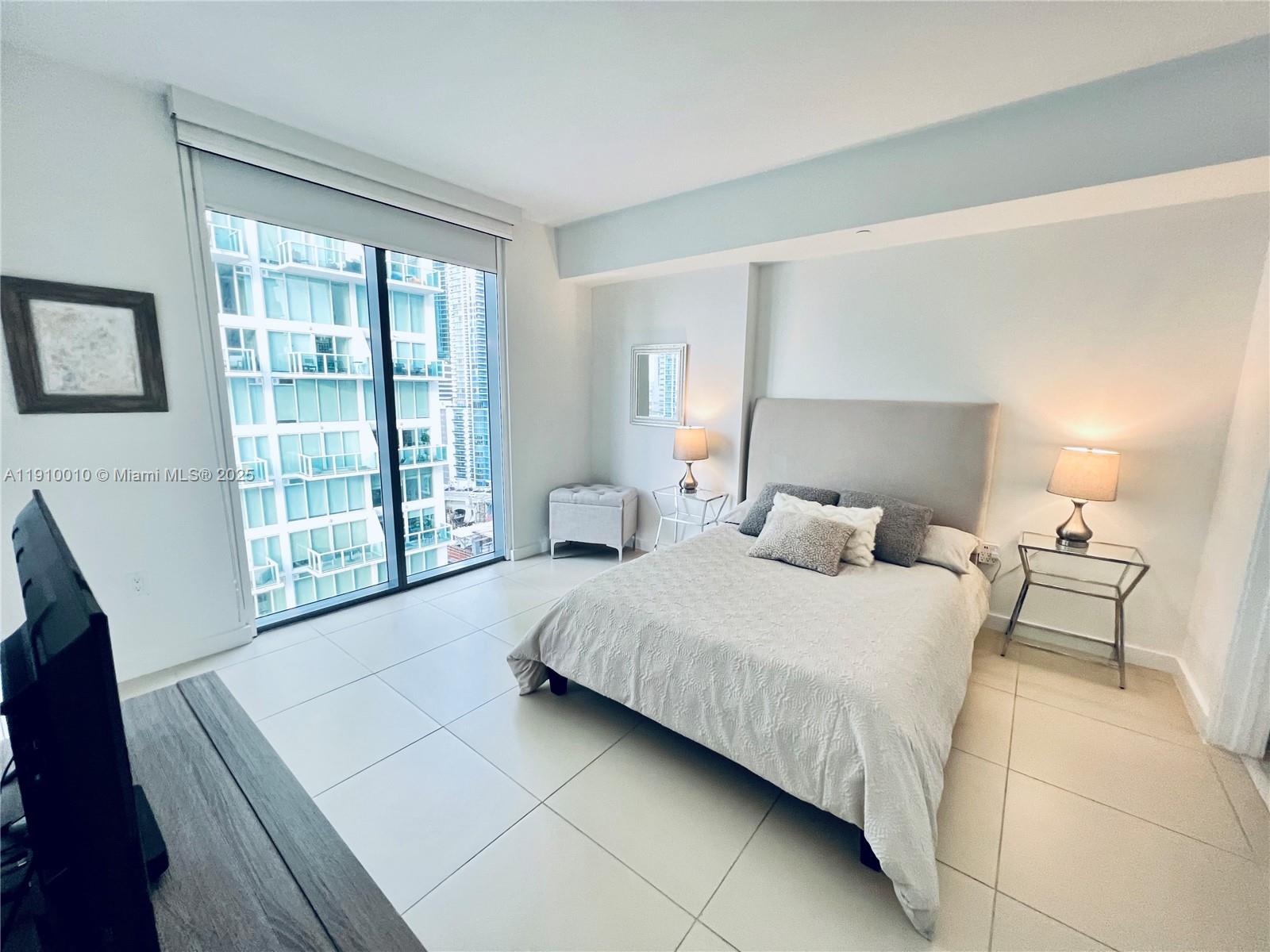 31 SE 6th St #2204, Miami FL 33131