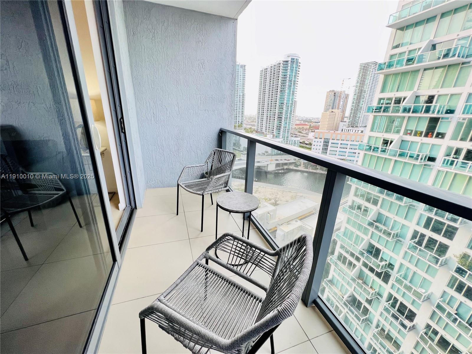 31 SE 6th St #2204, Miami FL 33131