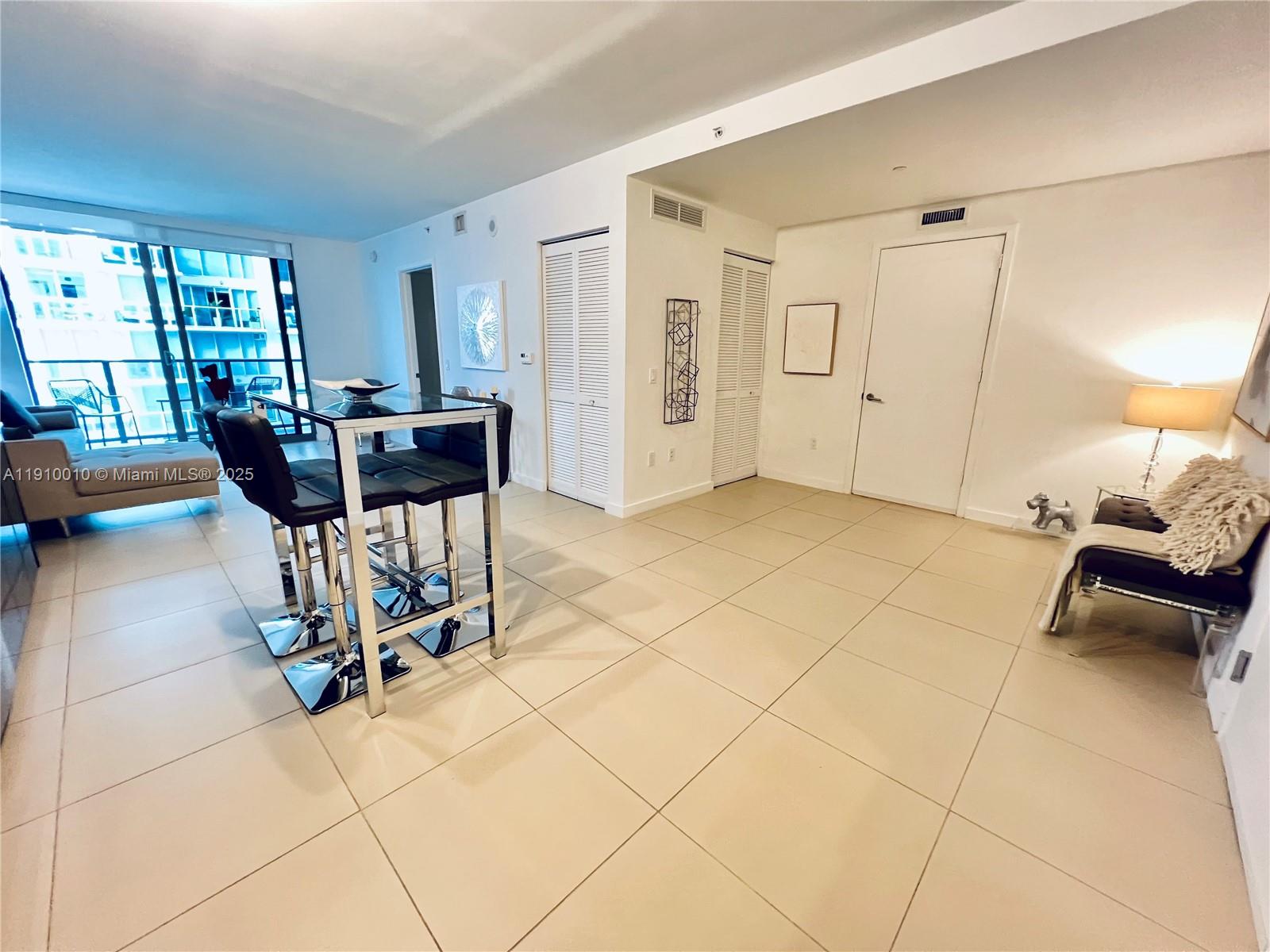 31 SE 6th St #2204, Miami FL 33131