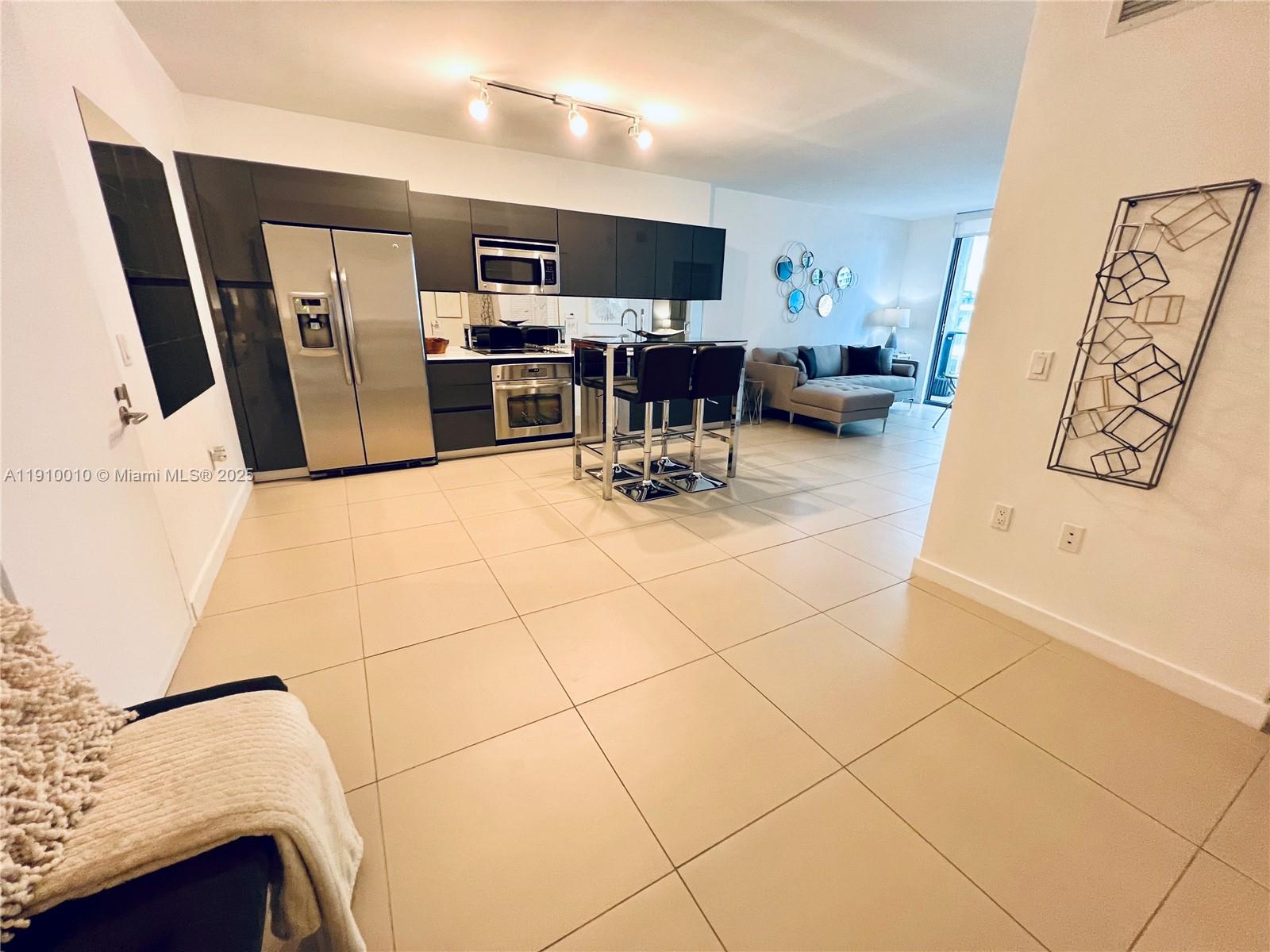 31 SE 6th St #2204, Miami FL 33131