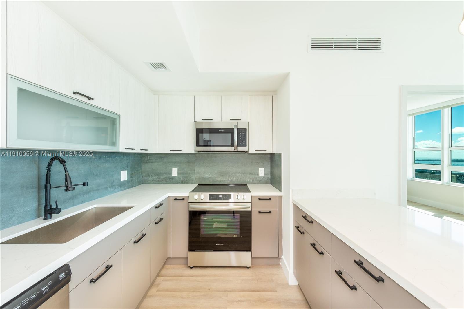 950 Brickell Bay Dr #4007, Miami FL 33131