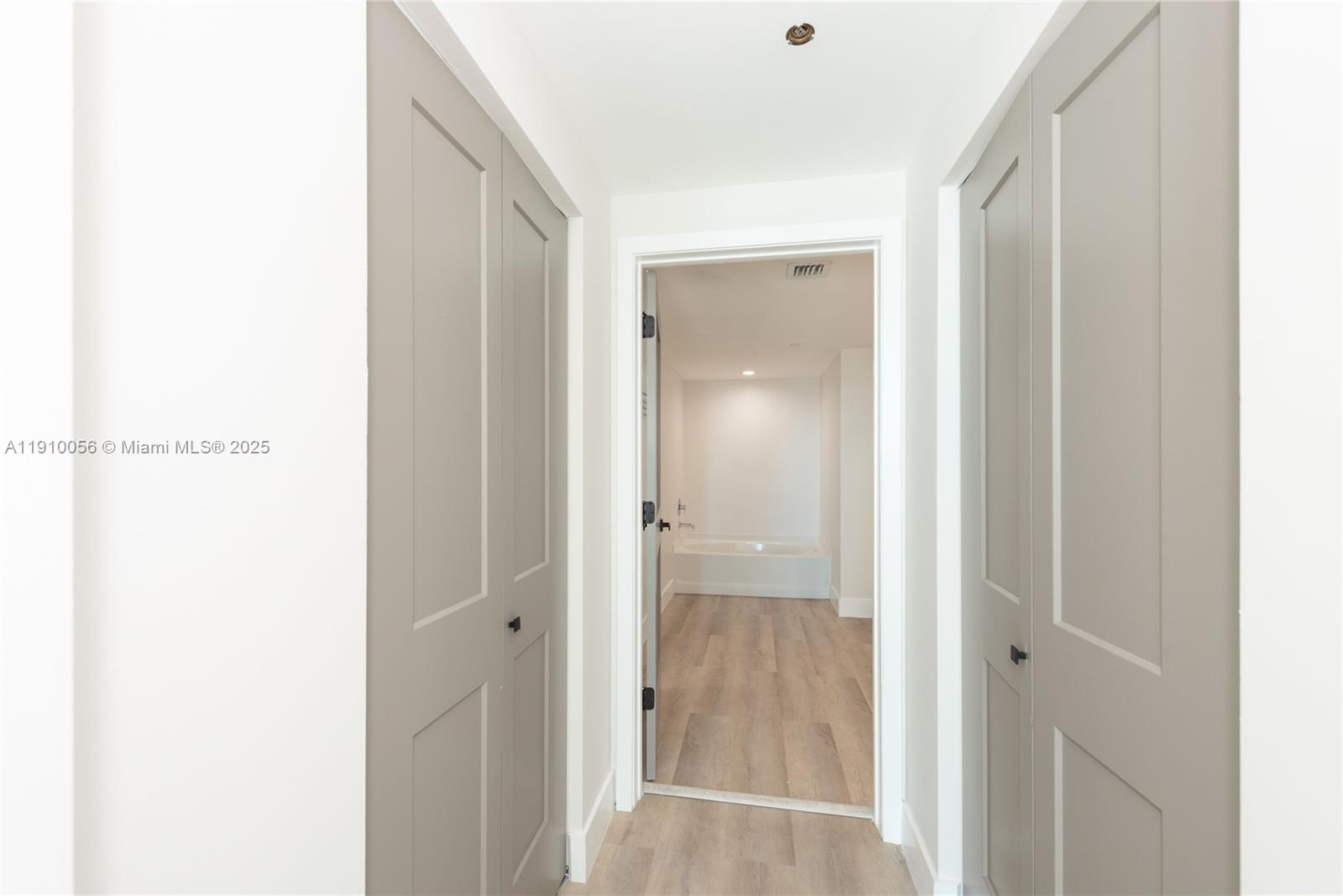 950 Brickell Bay Dr #4007, Miami FL 33131