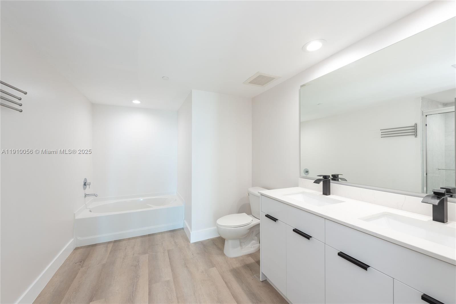 950 Brickell Bay Dr #4007, Miami FL 33131