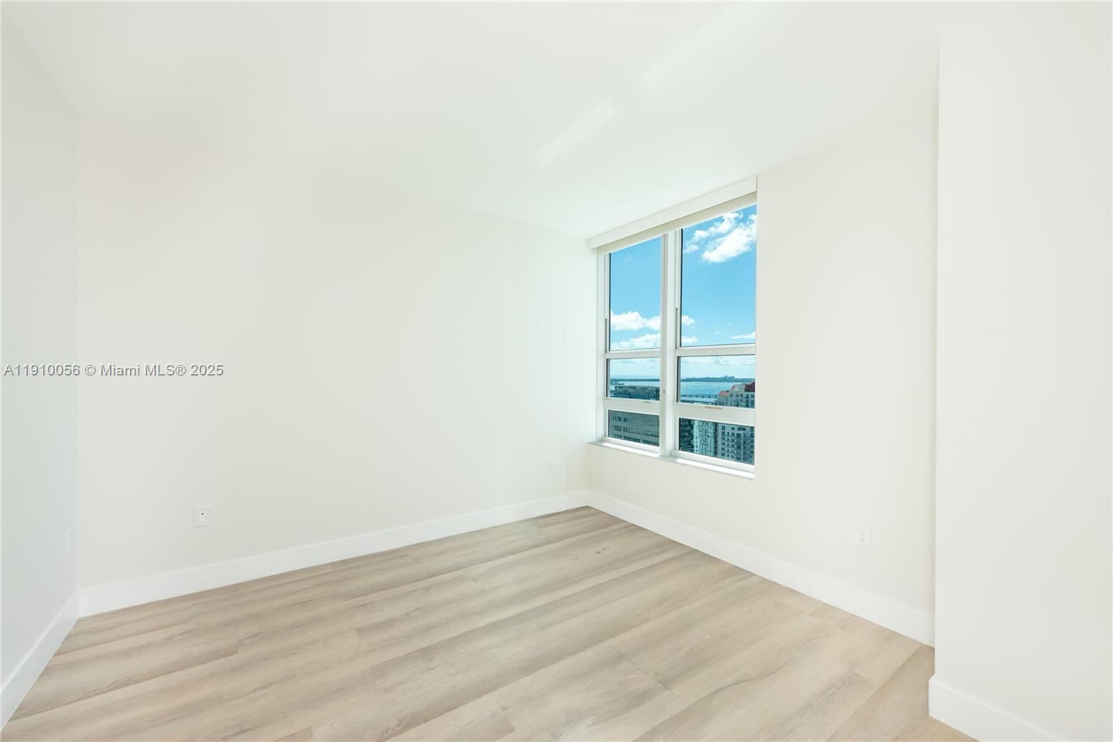 950 Brickell Bay Dr #4007, Miami FL 33131