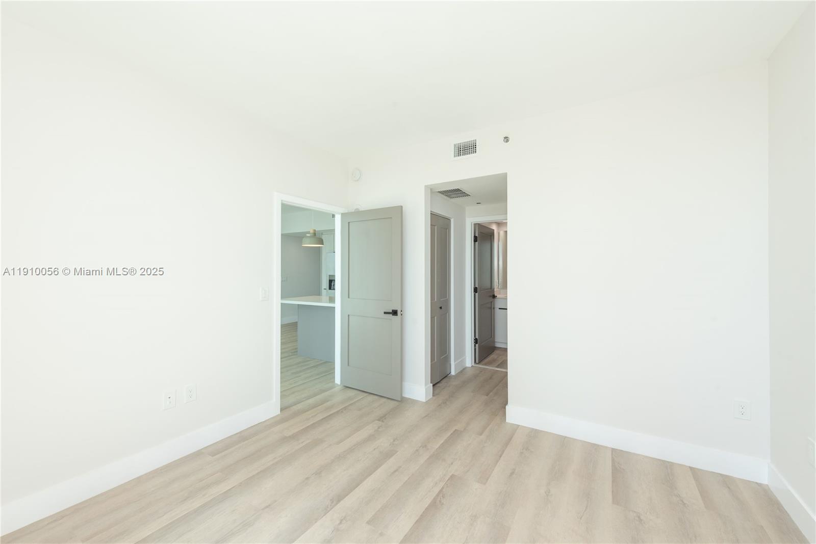 950 Brickell Bay Dr #4007, Miami FL 33131
