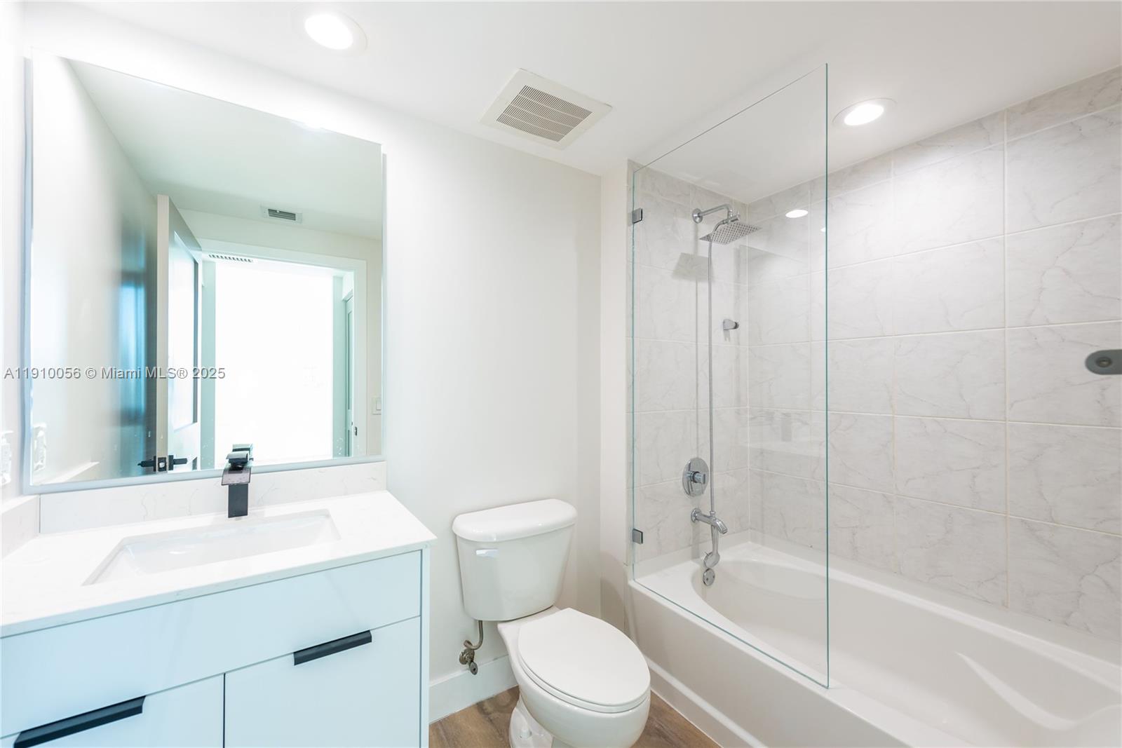 950 Brickell Bay Dr #4007, Miami FL 33131