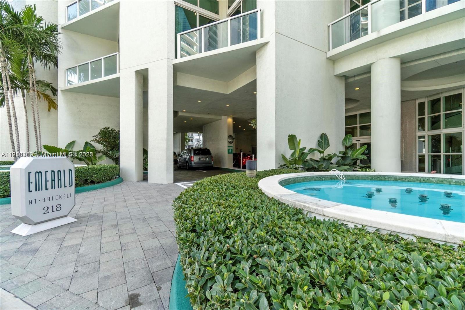 218 SE 14th St #1003, Miami FL 33131
