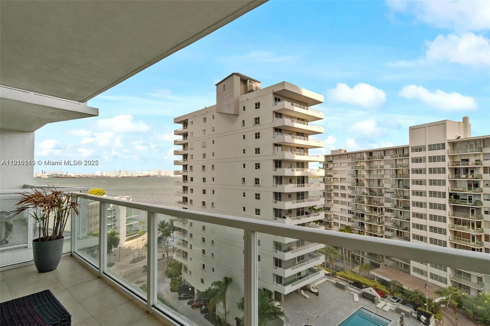 218 SE 14th St #1003, Miami FL 33131