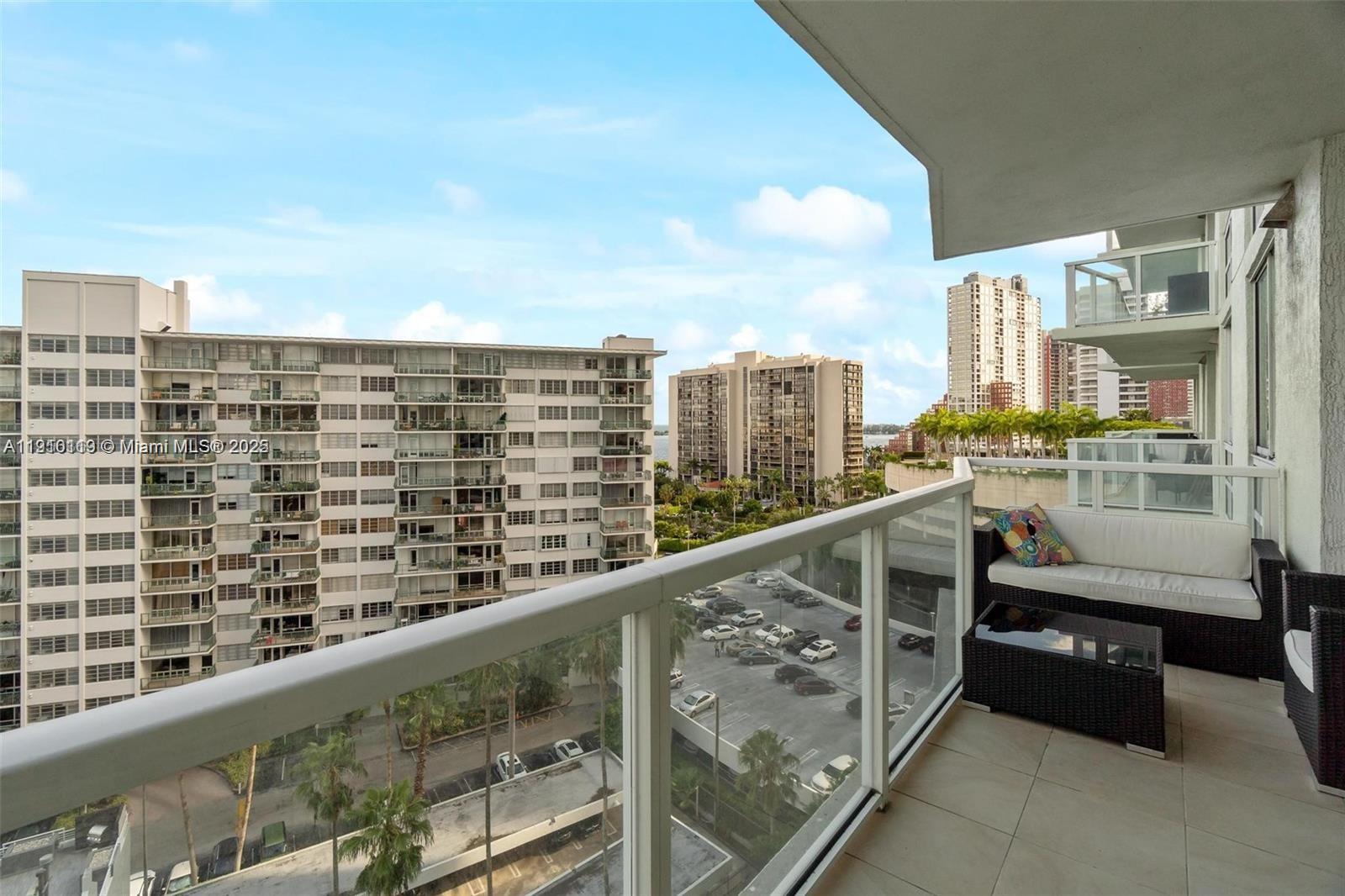 218 SE 14th St #1003, Miami FL 33131