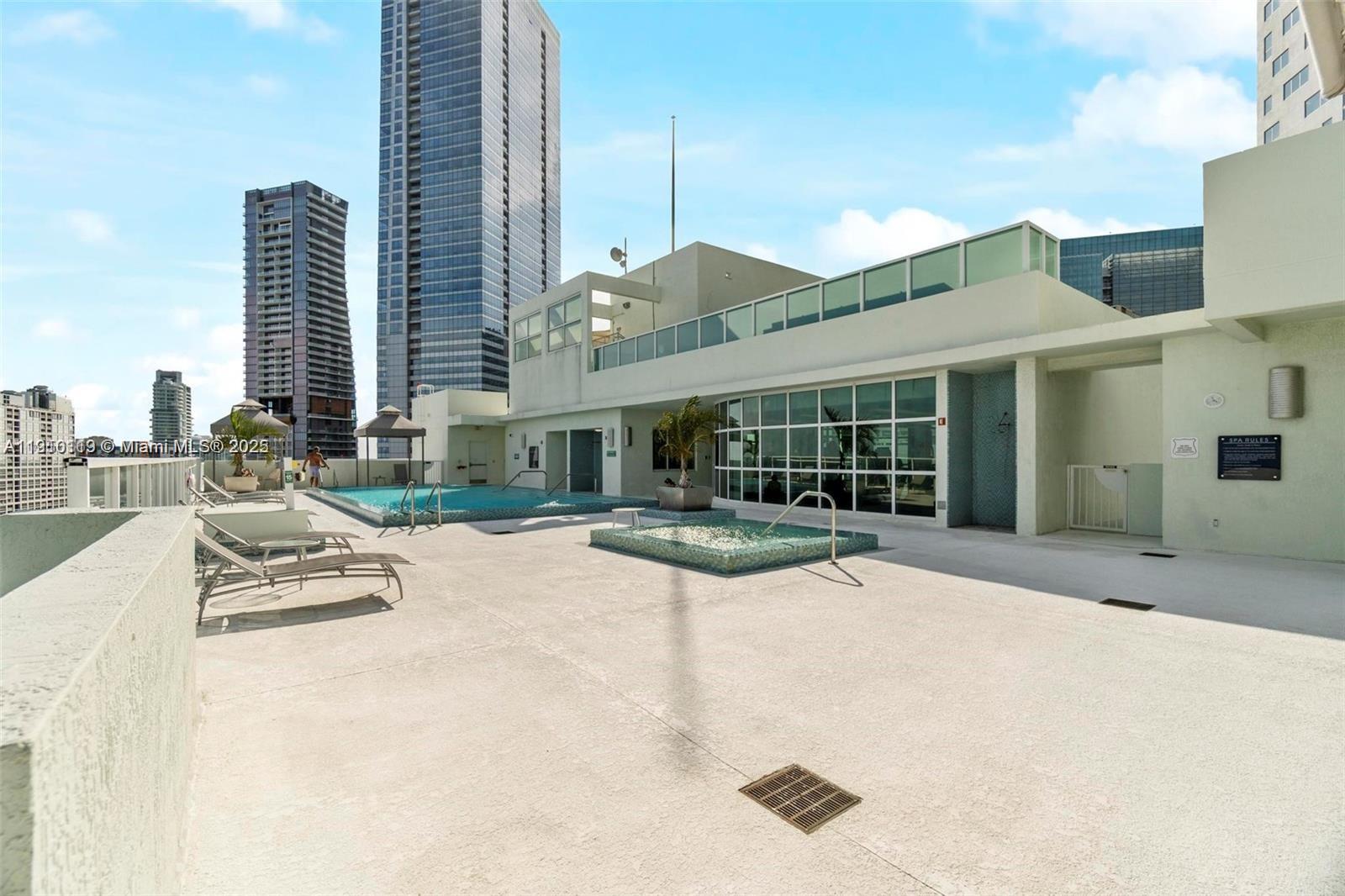 218 SE 14th St #1003, Miami FL 33131