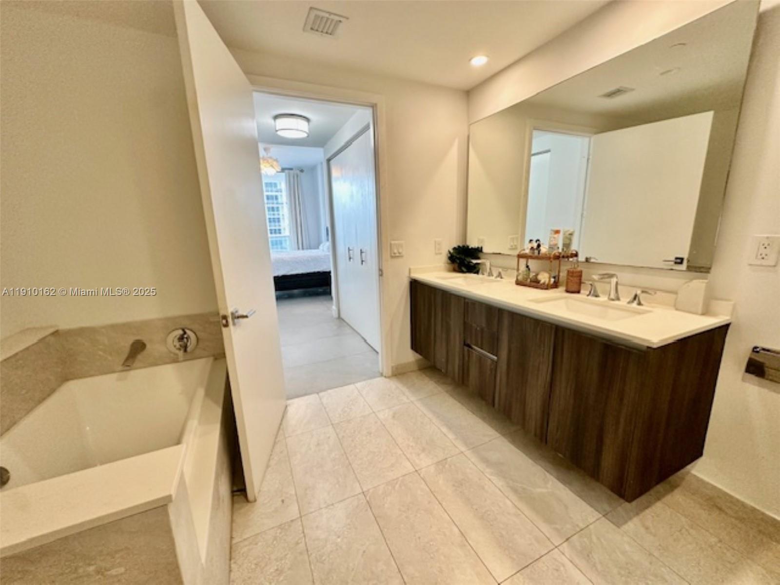488 NE 18th St #3606, Miami FL 33132