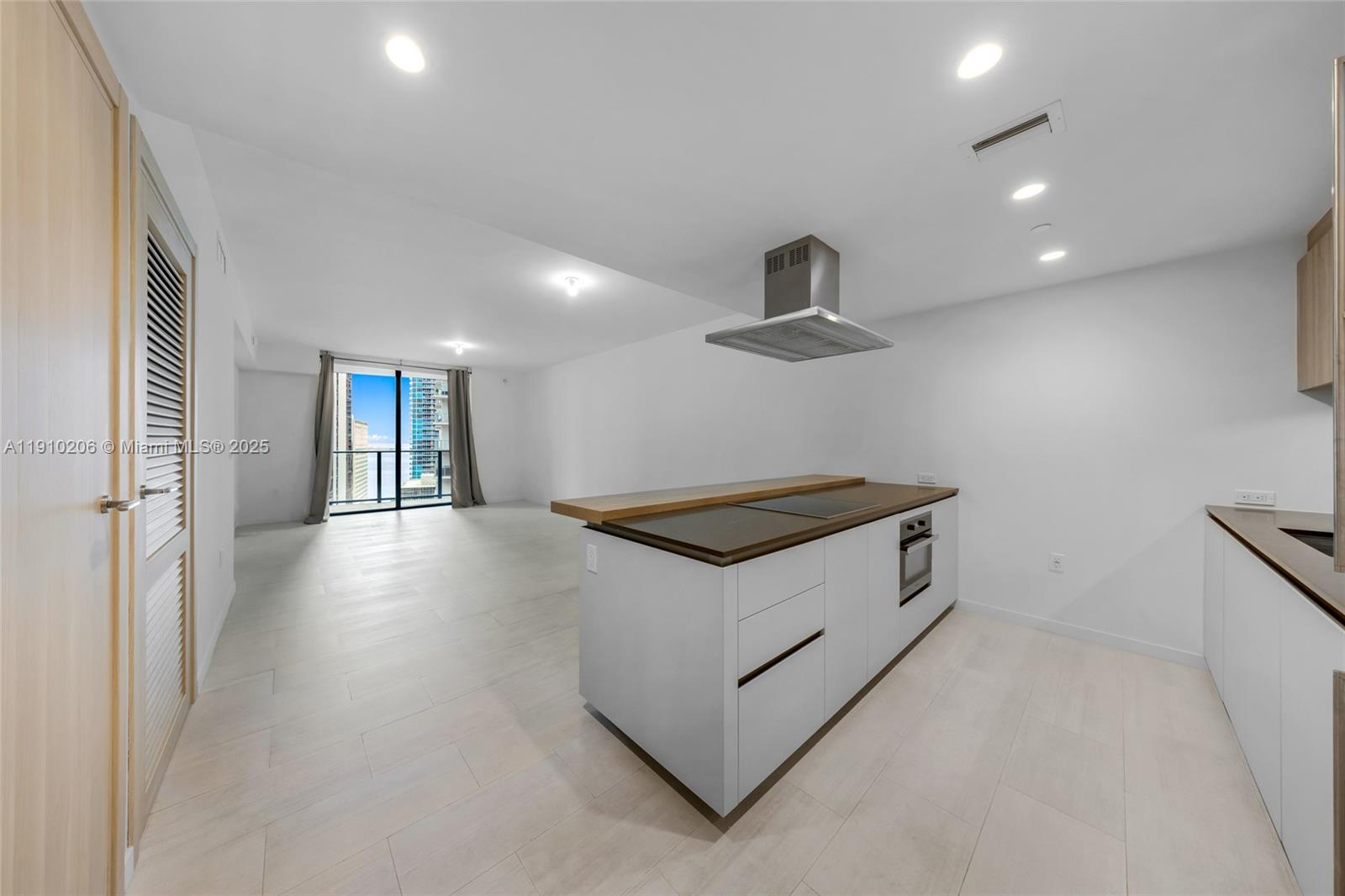 1000 Brickell Plz #3103, Miami FL 33131