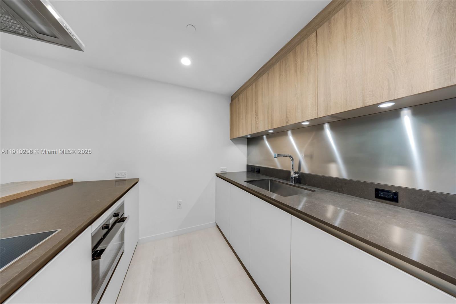 1000 Brickell Plz #3103, Miami FL 33131