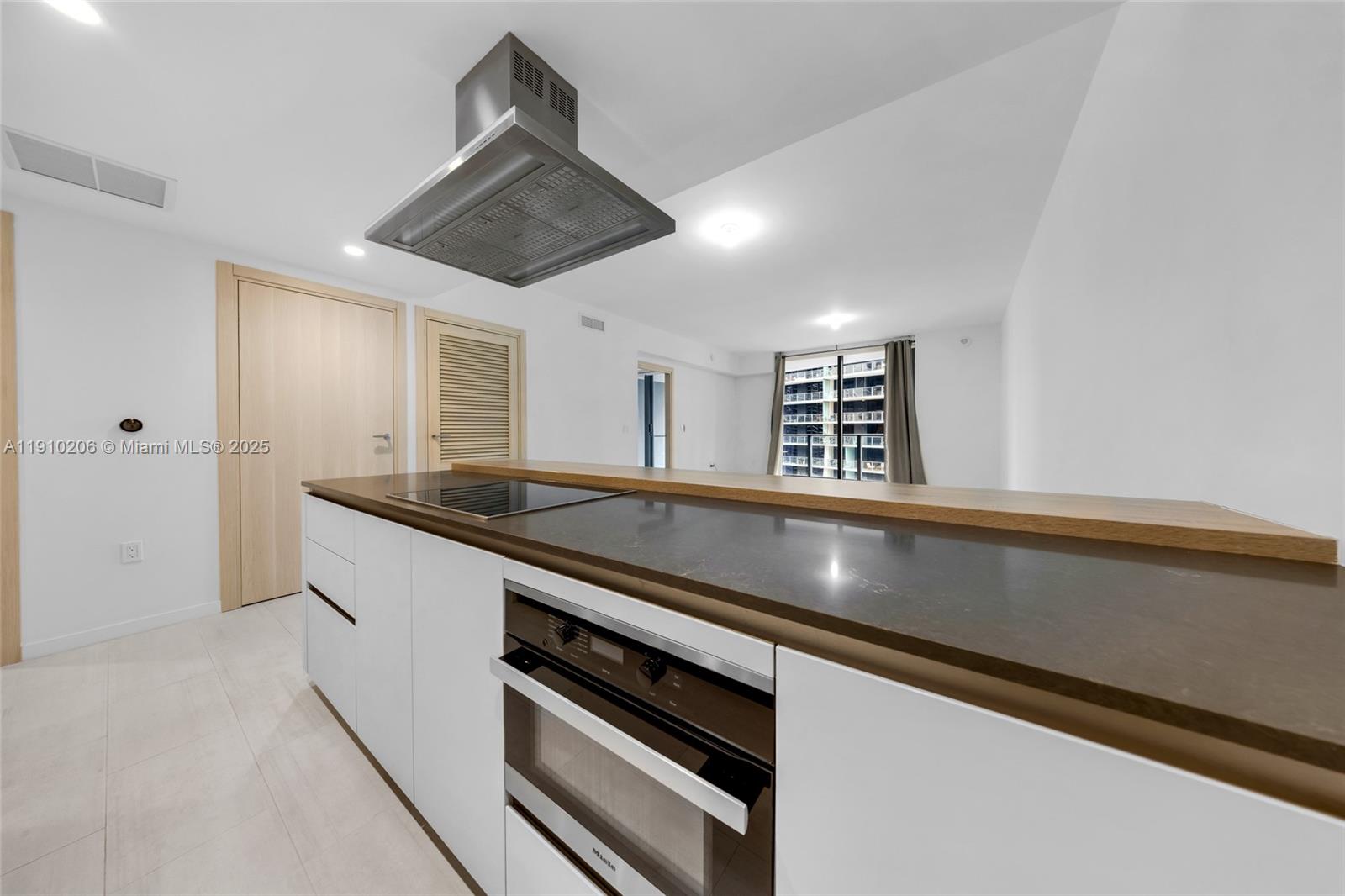 1000 Brickell Plz #3103, Miami FL 33131