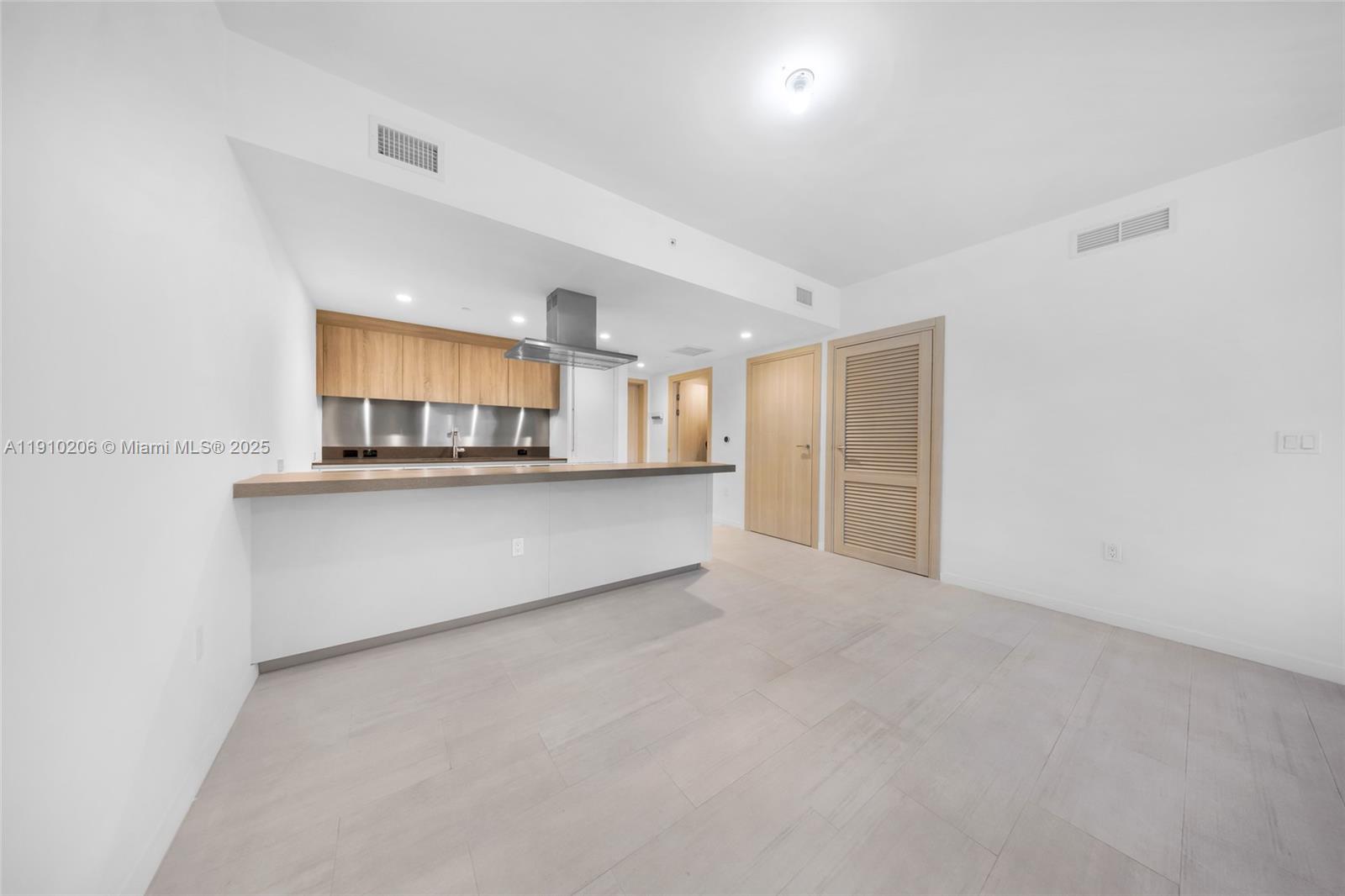 1000 Brickell Plz #3103, Miami FL 33131