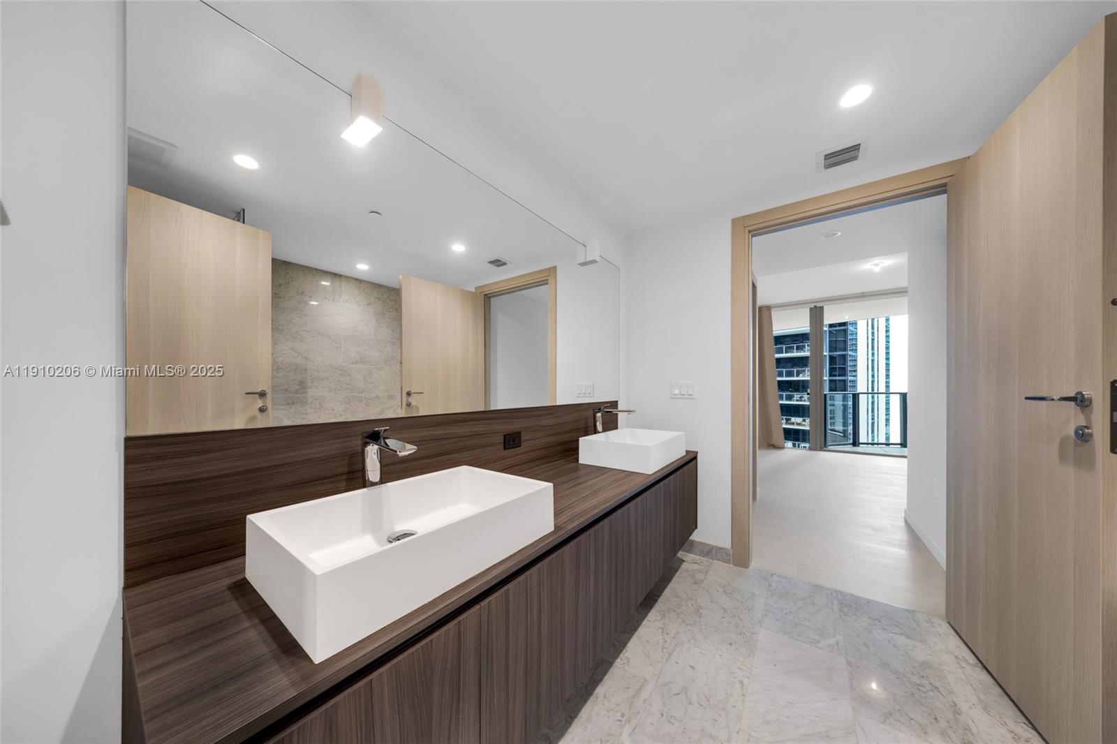 1000 Brickell Plz #3103, Miami FL 33131