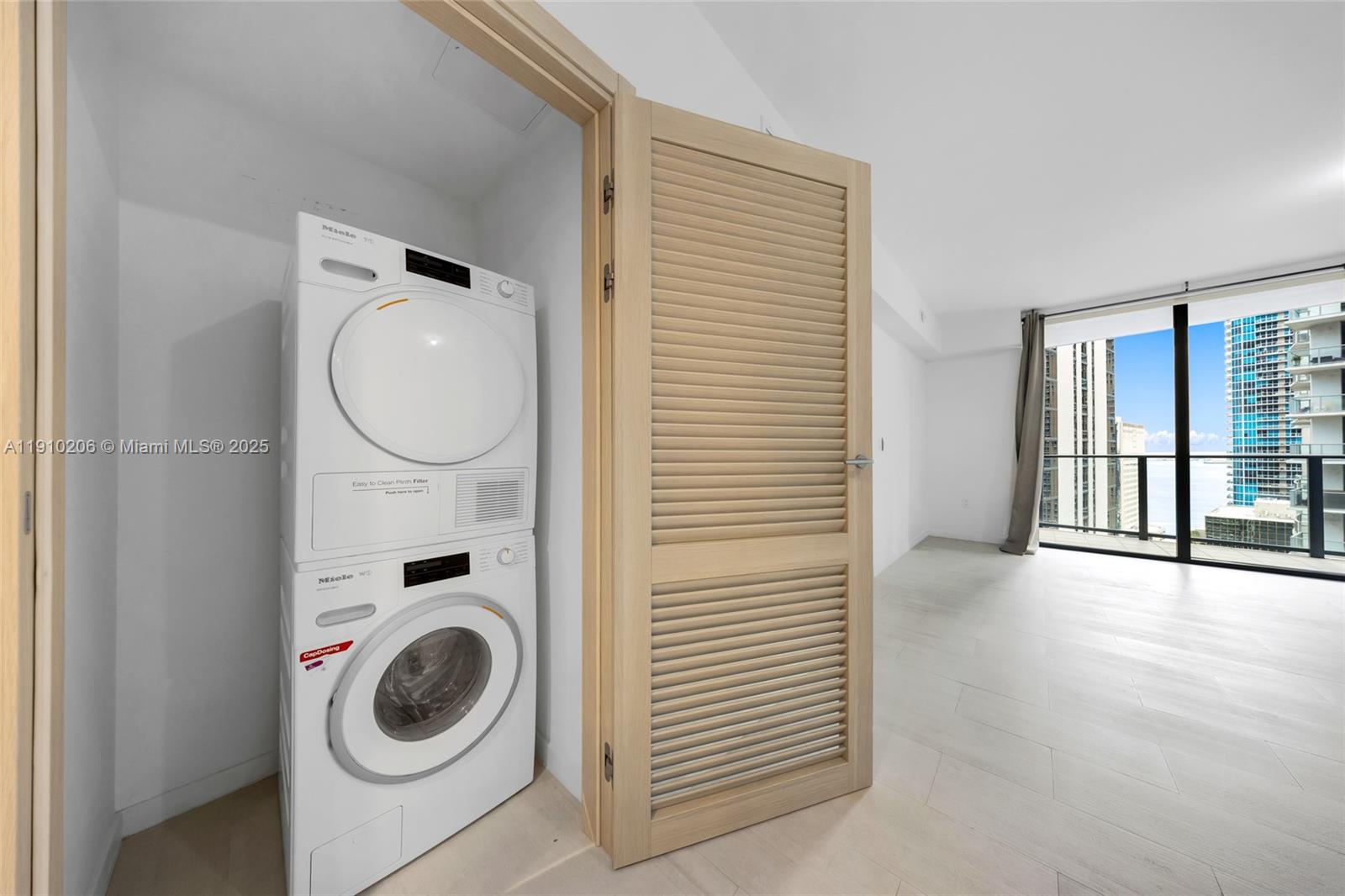 1000 Brickell Plz #3103, Miami FL 33131