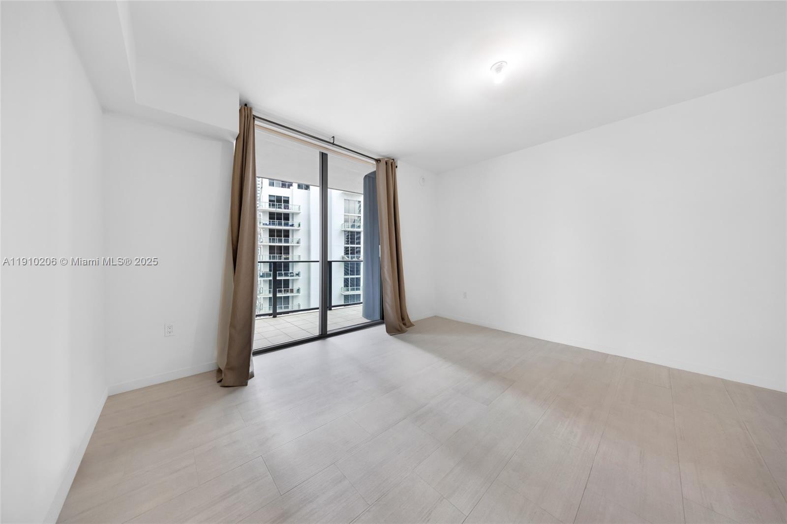 1000 Brickell Plz #3103, Miami FL 33131