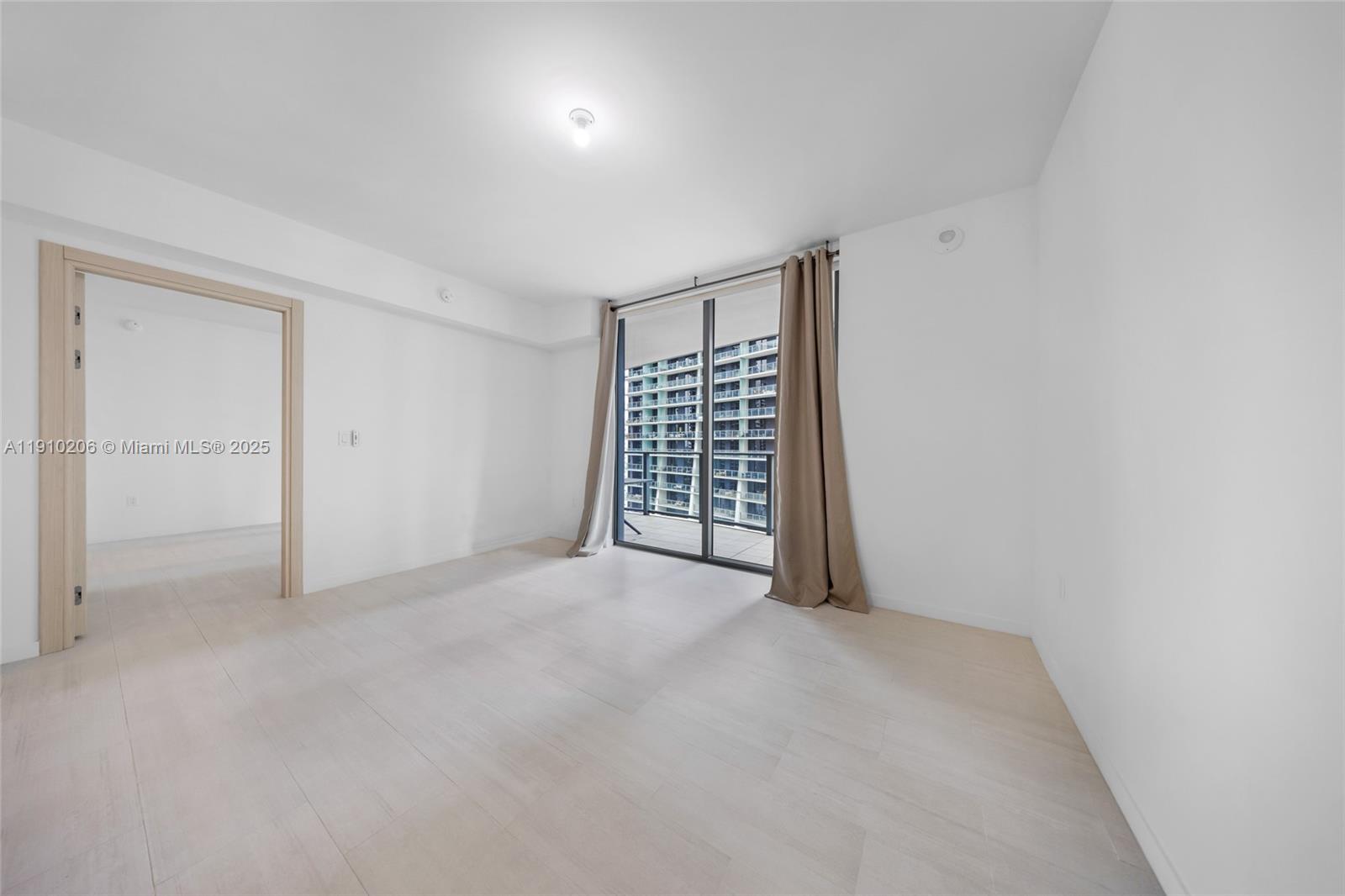 1000 Brickell Plz #3103, Miami FL 33131
