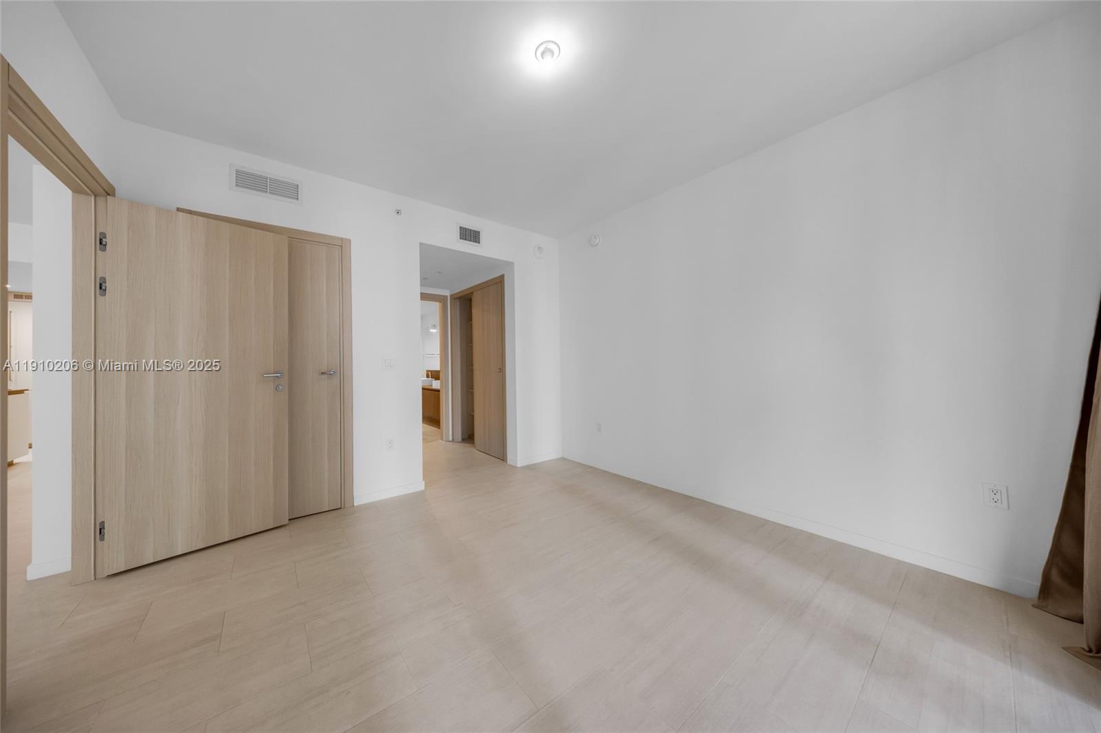 1000 Brickell Plz #3103, Miami FL 33131