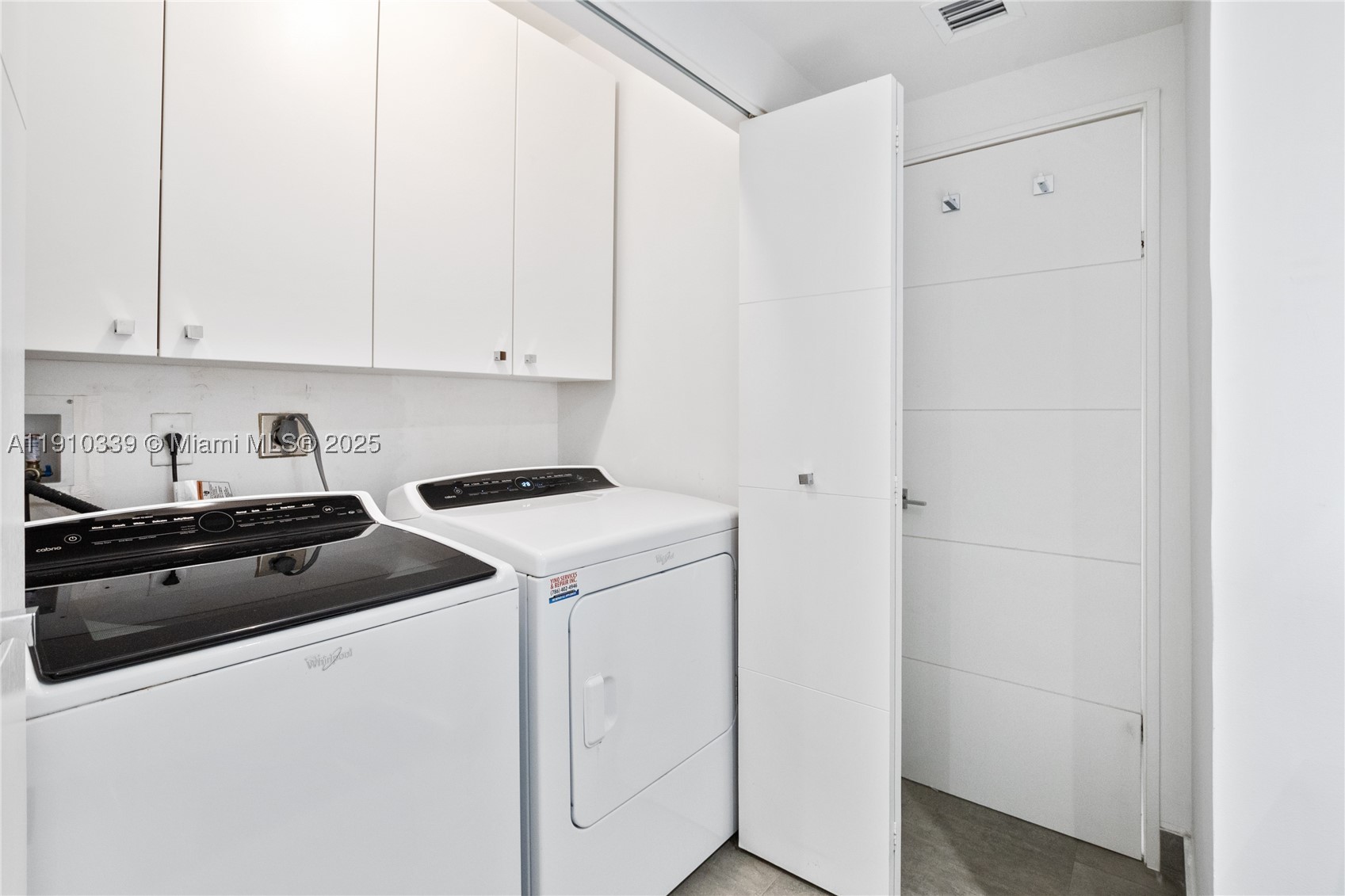 20281 E Country Club Dr #808, Aventura FL 33180