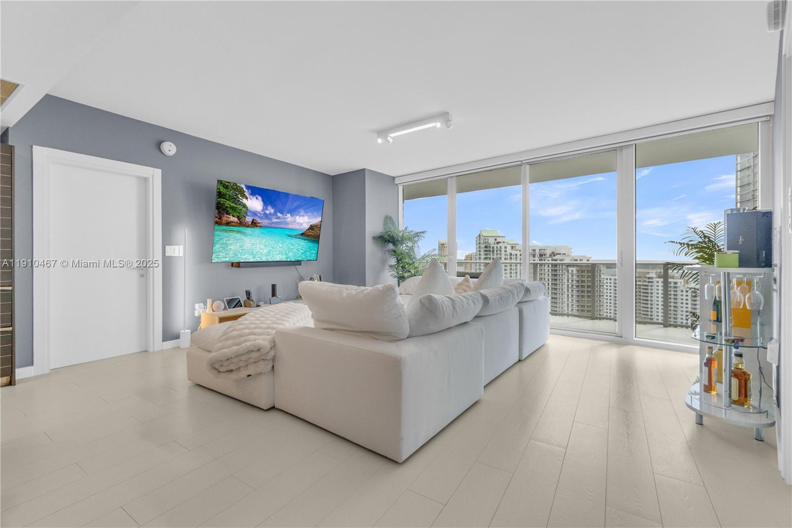 200 Biscayne Boulevard Way #3907, Miami FL 33131