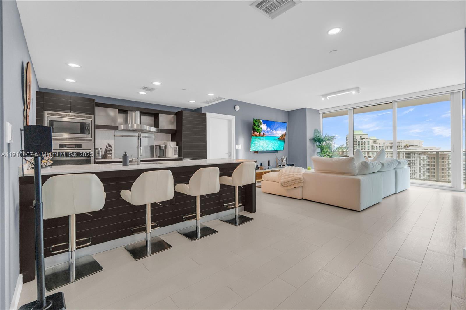 200 Biscayne Boulevard Way #3907, Miami FL 33131