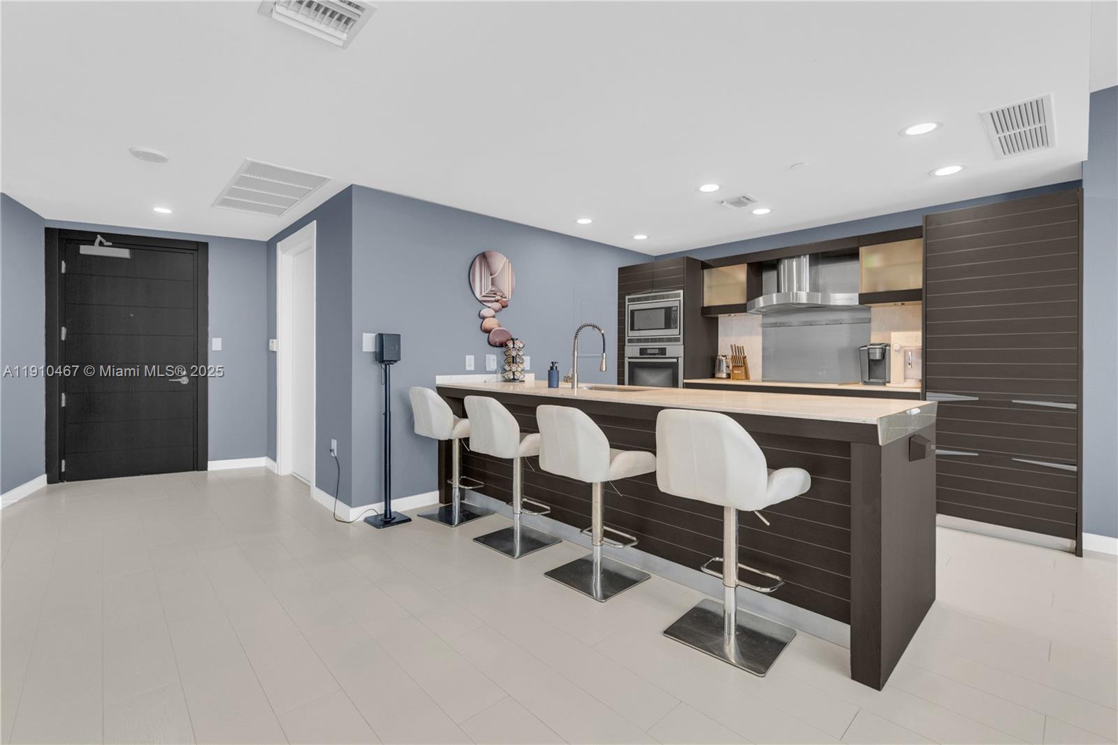 200 Biscayne Boulevard Way #3907, Miami FL 33131
