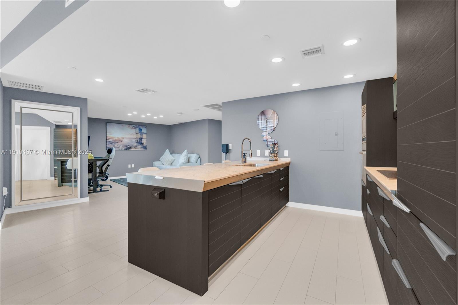 200 Biscayne Boulevard Way #3907, Miami FL 33131