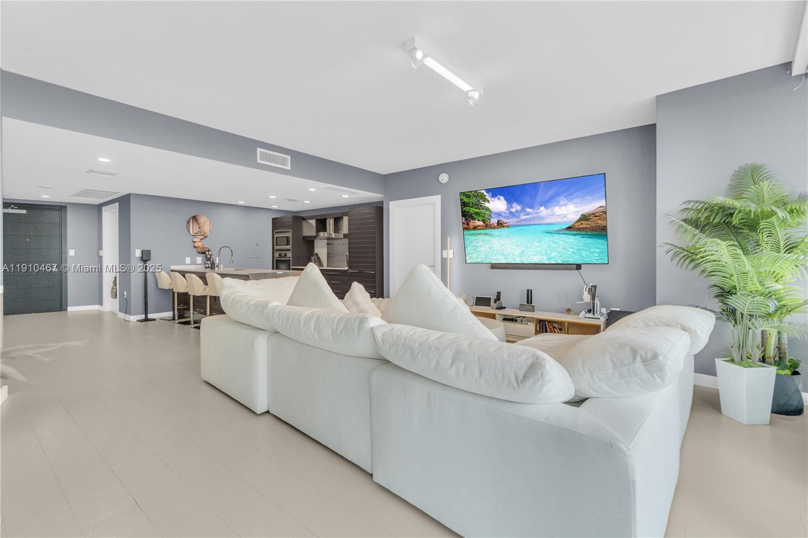 200 Biscayne Boulevard Way #3907, Miami FL 33131