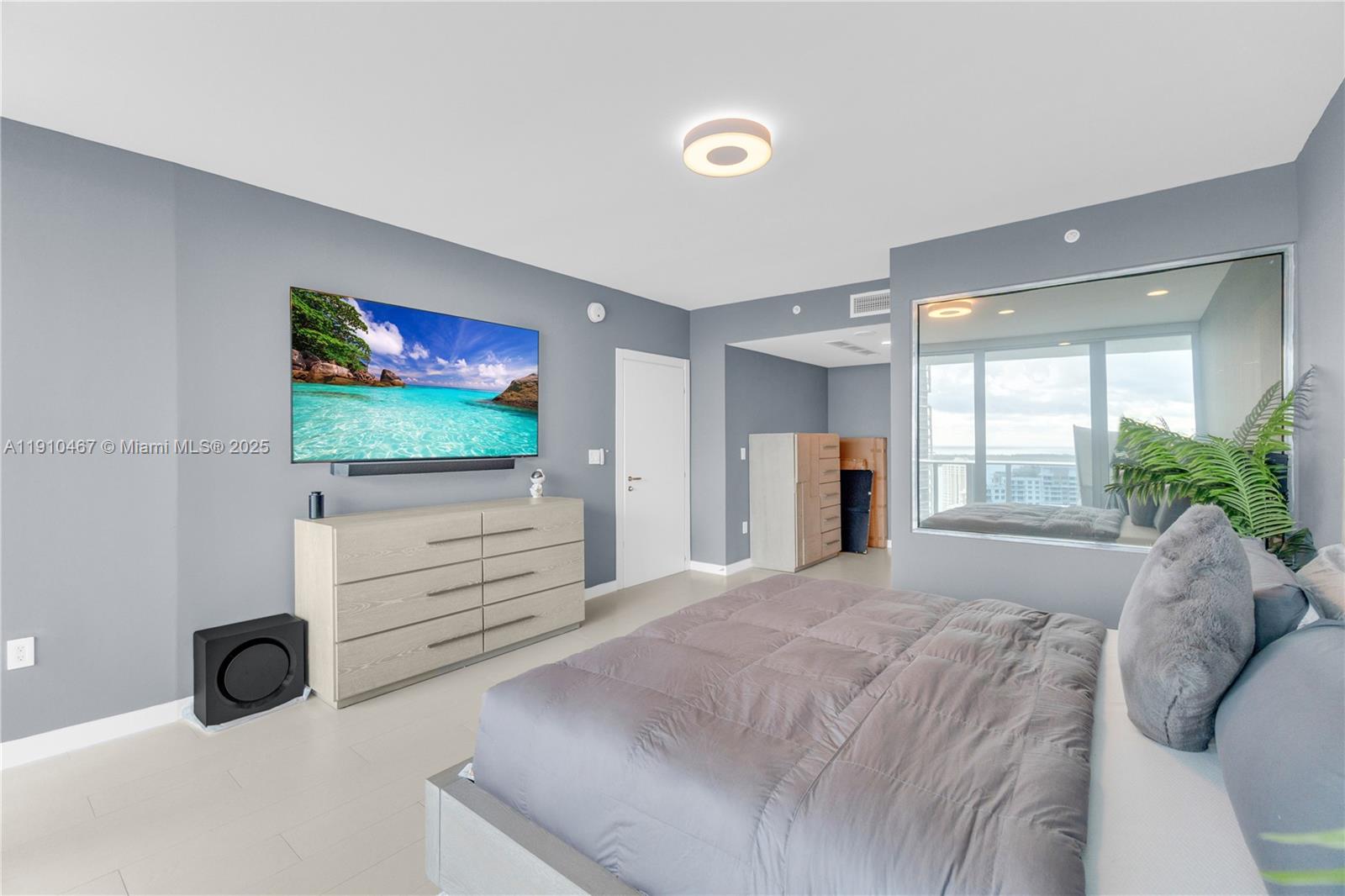 200 Biscayne Boulevard Way #3907, Miami FL 33131