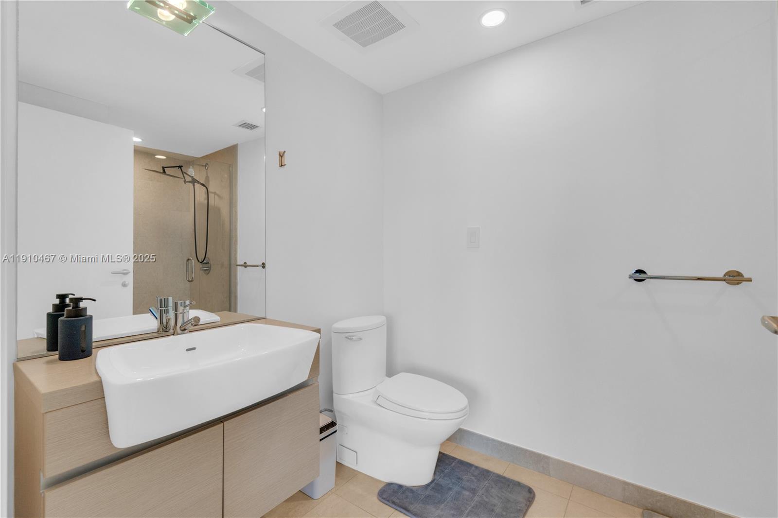 200 Biscayne Boulevard Way #3907, Miami FL 33131