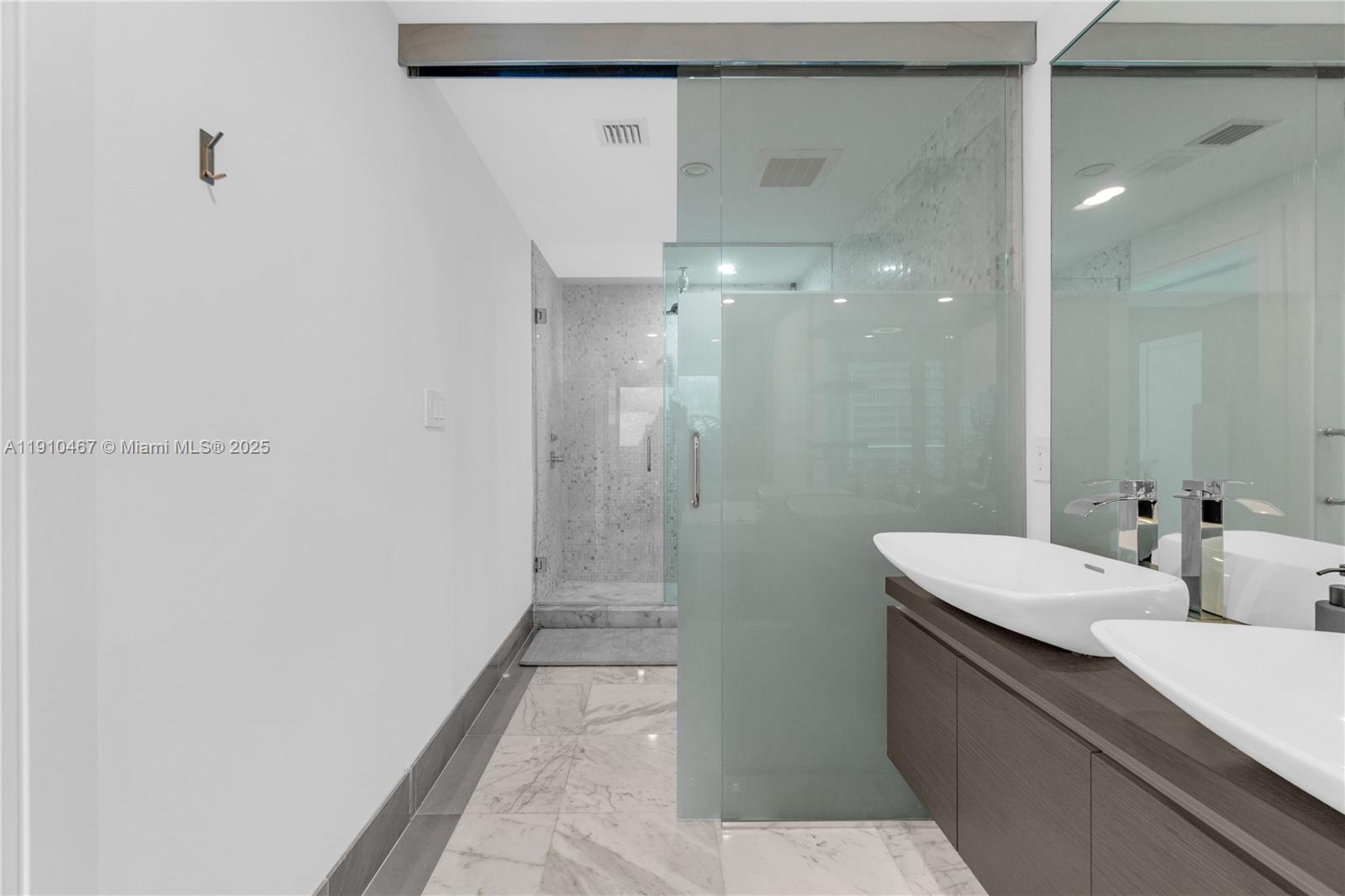 200 Biscayne Boulevard Way #3907, Miami FL 33131
