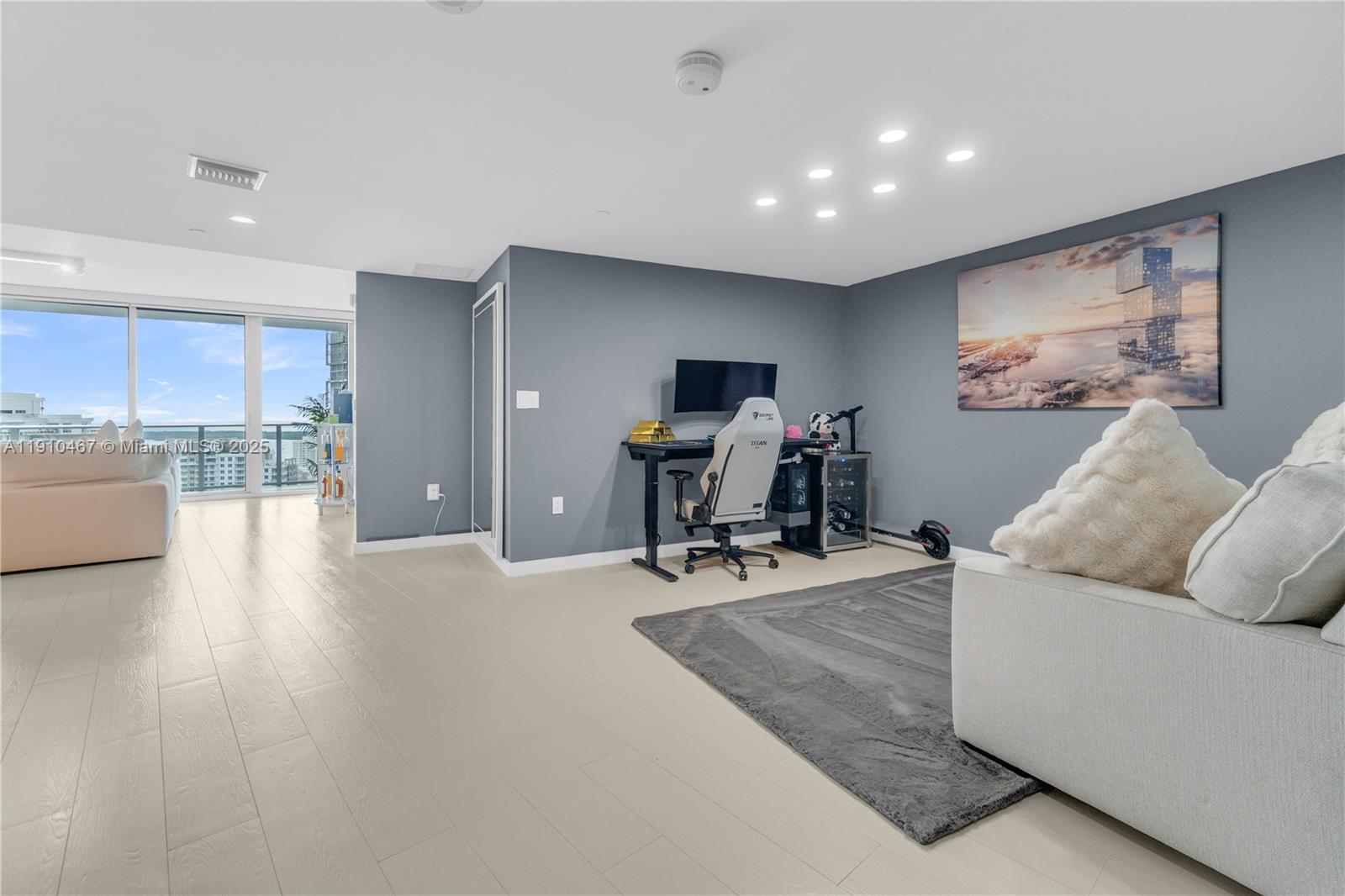 200 Biscayne Boulevard Way #3907, Miami FL 33131