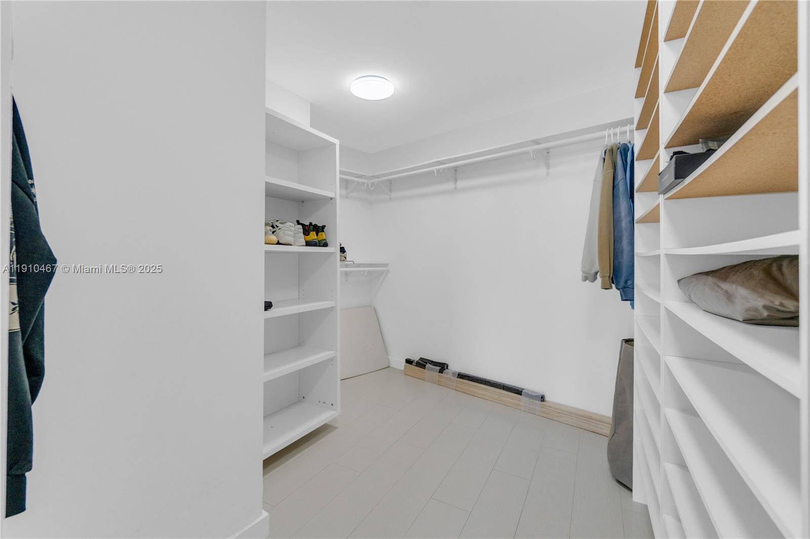 200 Biscayne Boulevard Way #3907, Miami FL 33131