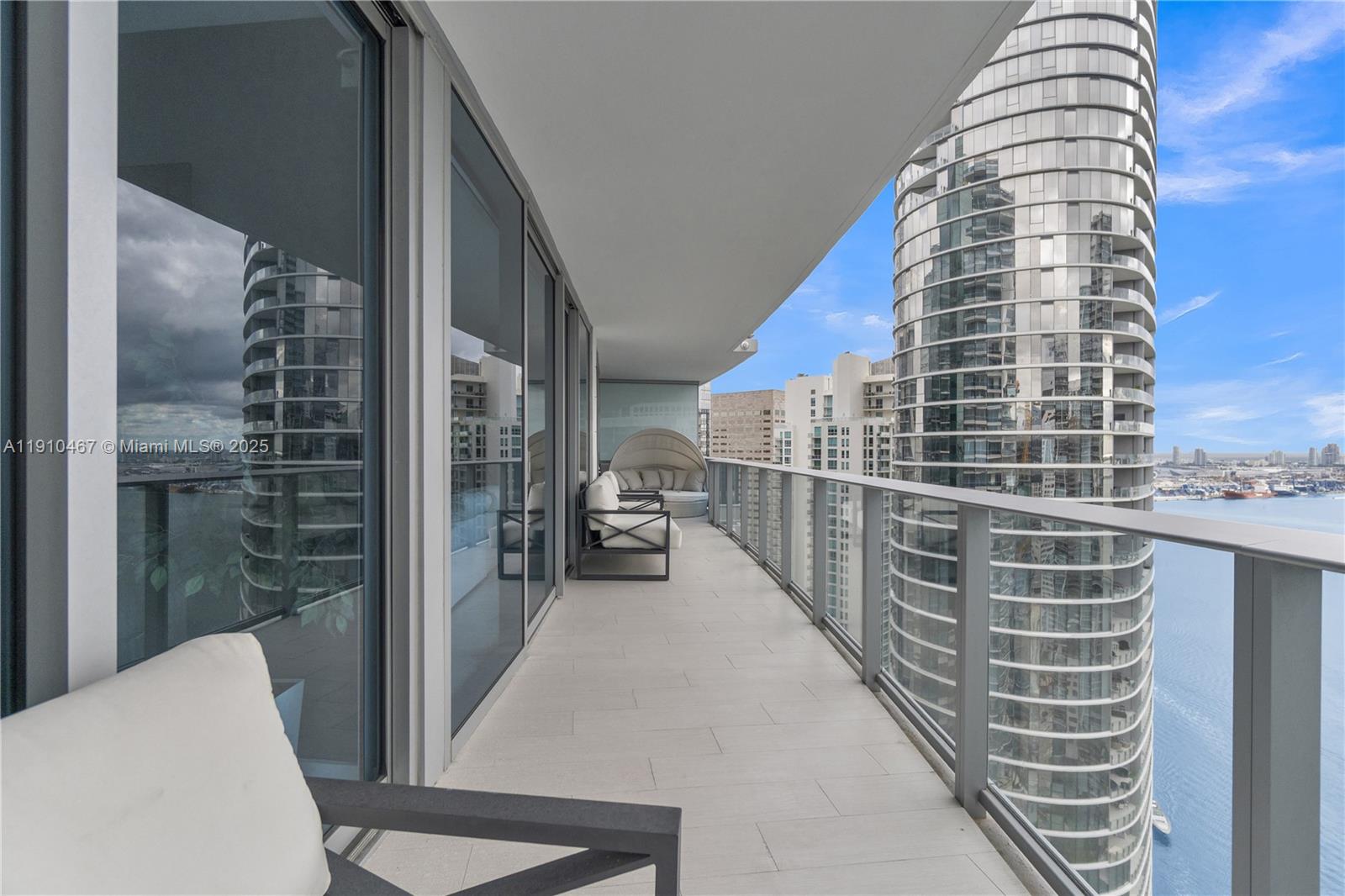200 Biscayne Boulevard Way #3907, Miami FL 33131