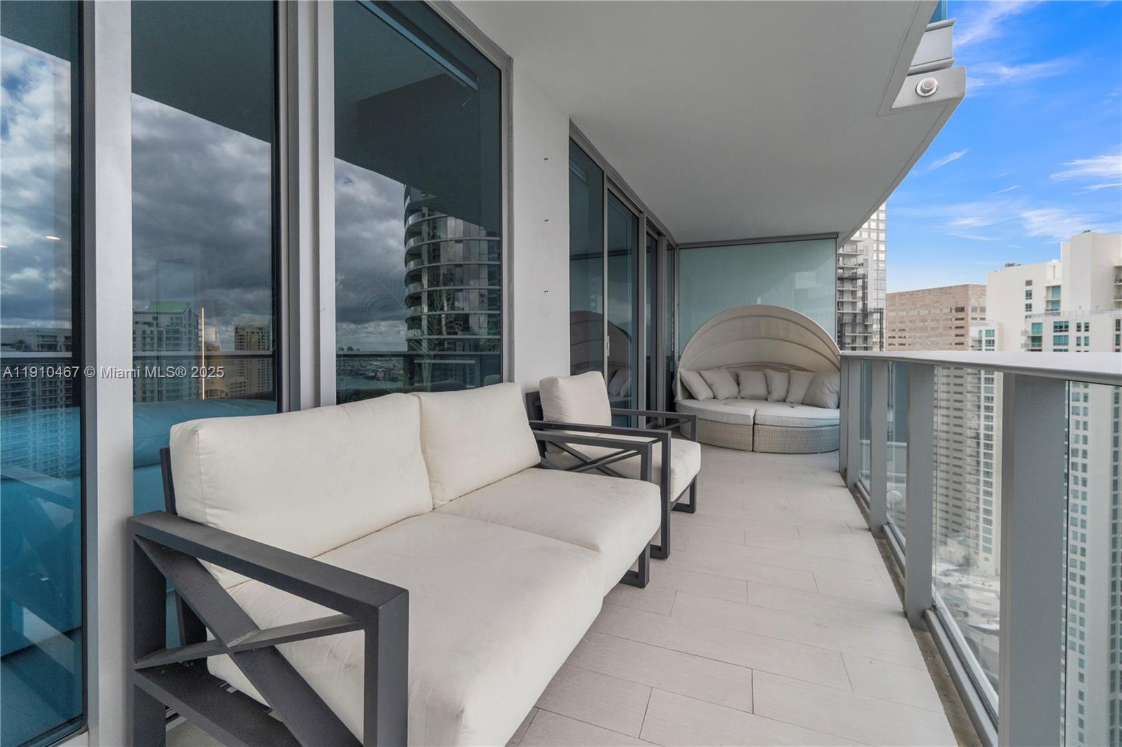 200 Biscayne Boulevard Way #3907, Miami FL 33131