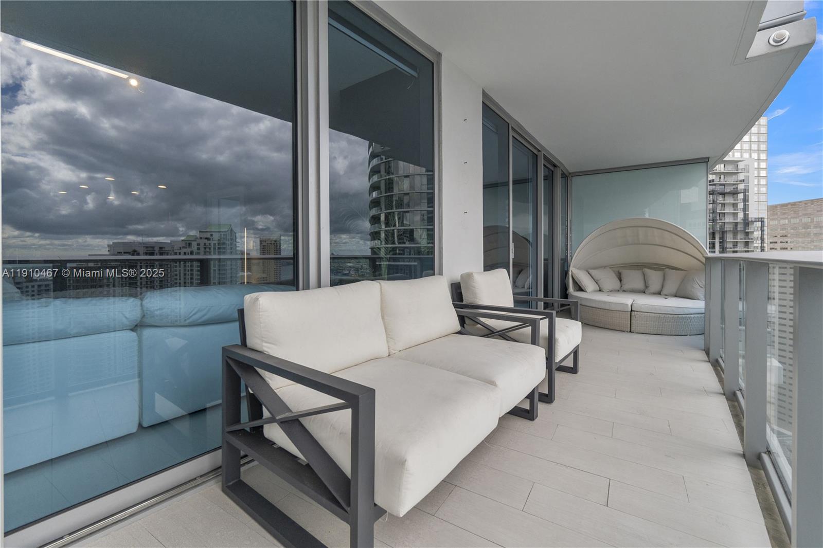 200 Biscayne Boulevard Way #3907, Miami FL 33131