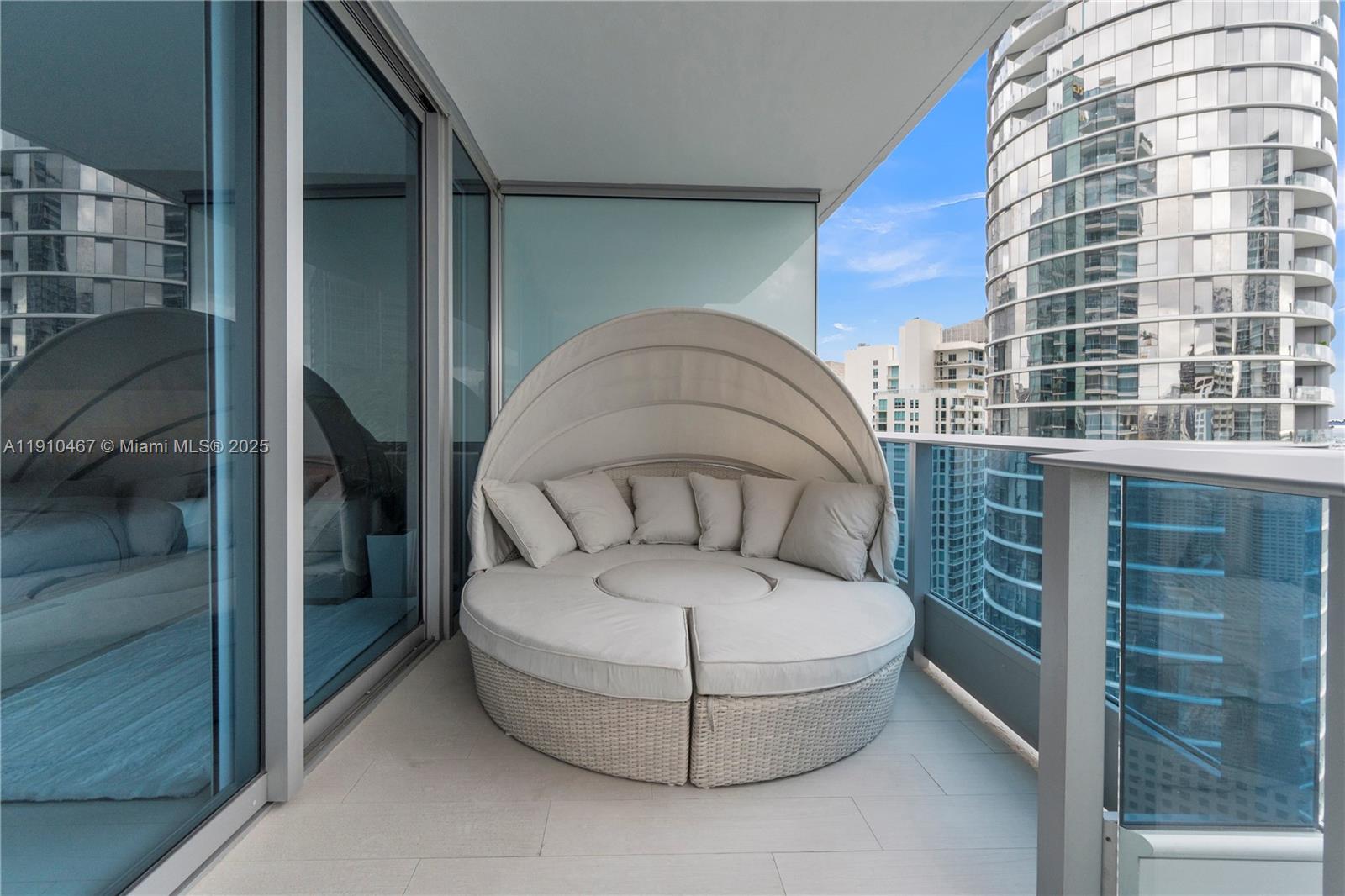 200 Biscayne Boulevard Way #3907, Miami FL 33131