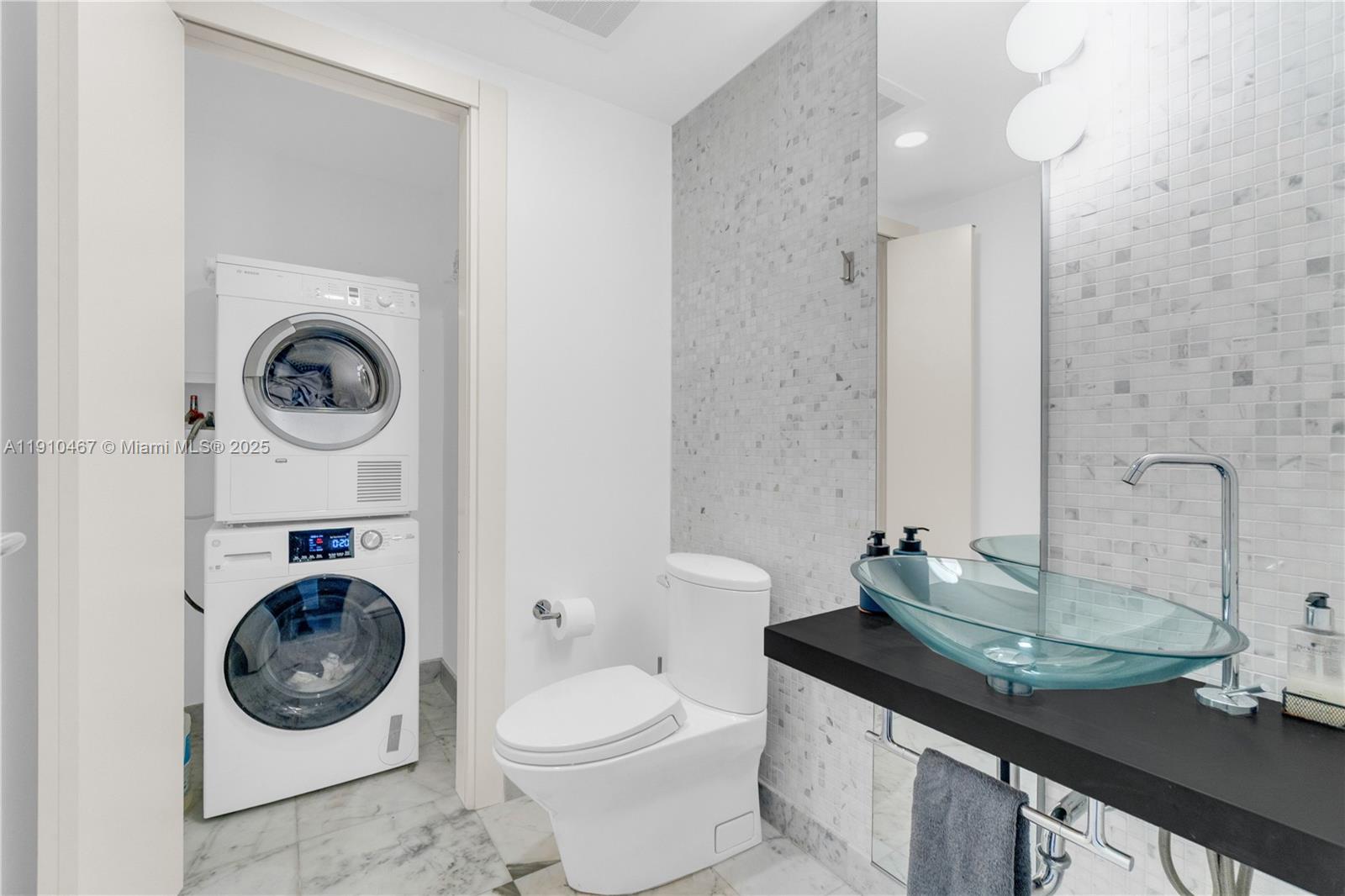 200 Biscayne Boulevard Way #3907, Miami FL 33131