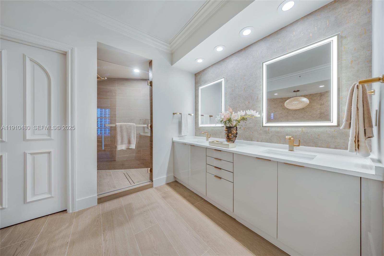 300 S Pointe Dr #1702, Miami Beach FL 33139