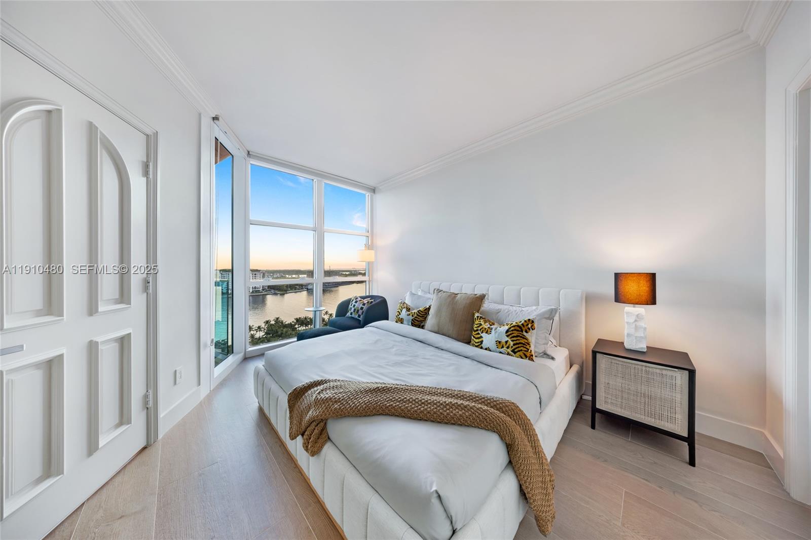 300 S Pointe Dr #1702, Miami Beach FL 33139